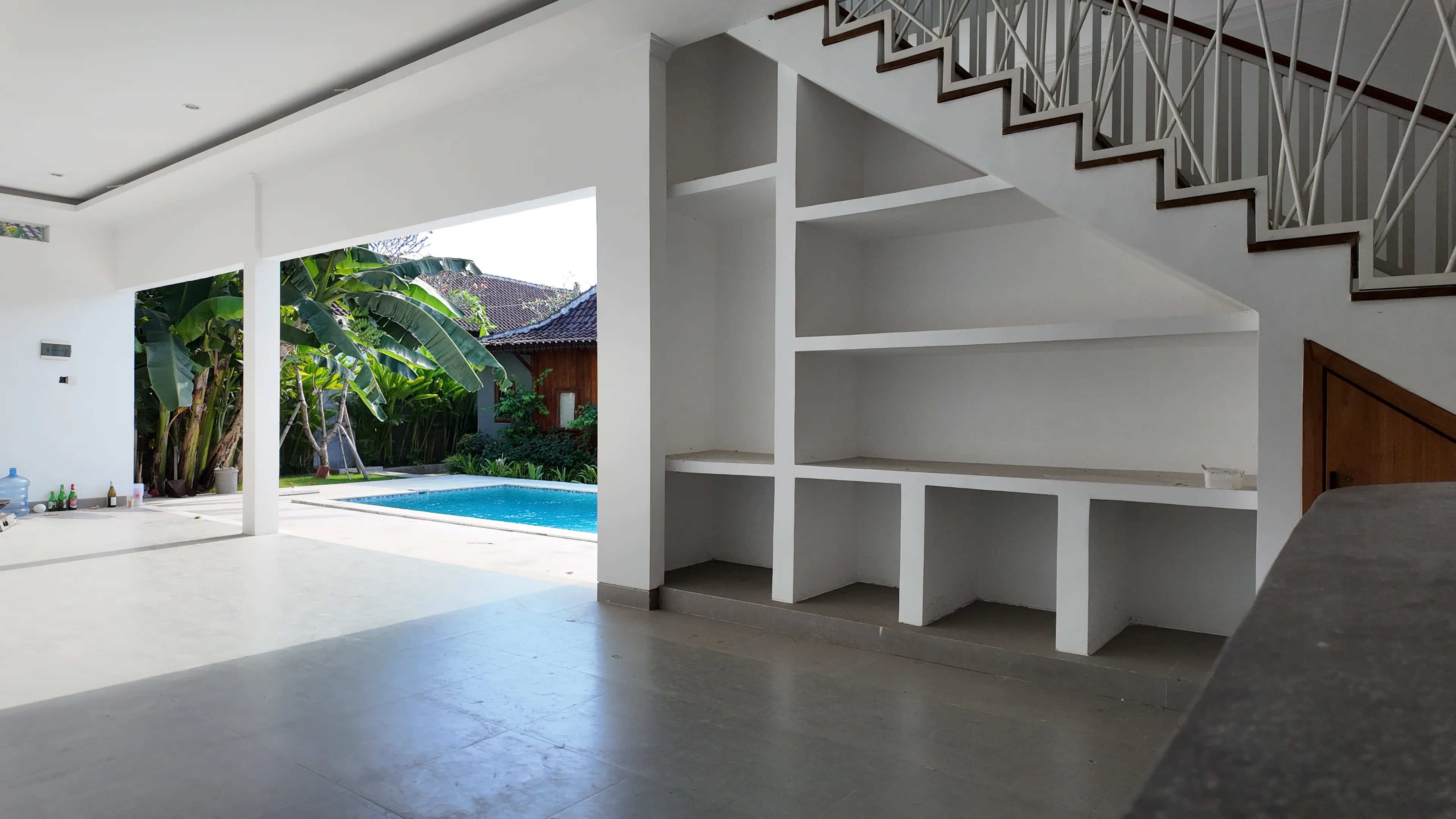 Spacious Modern Villa with 2 Joglo Houses for Rent in Prime Canggu Location — image 2