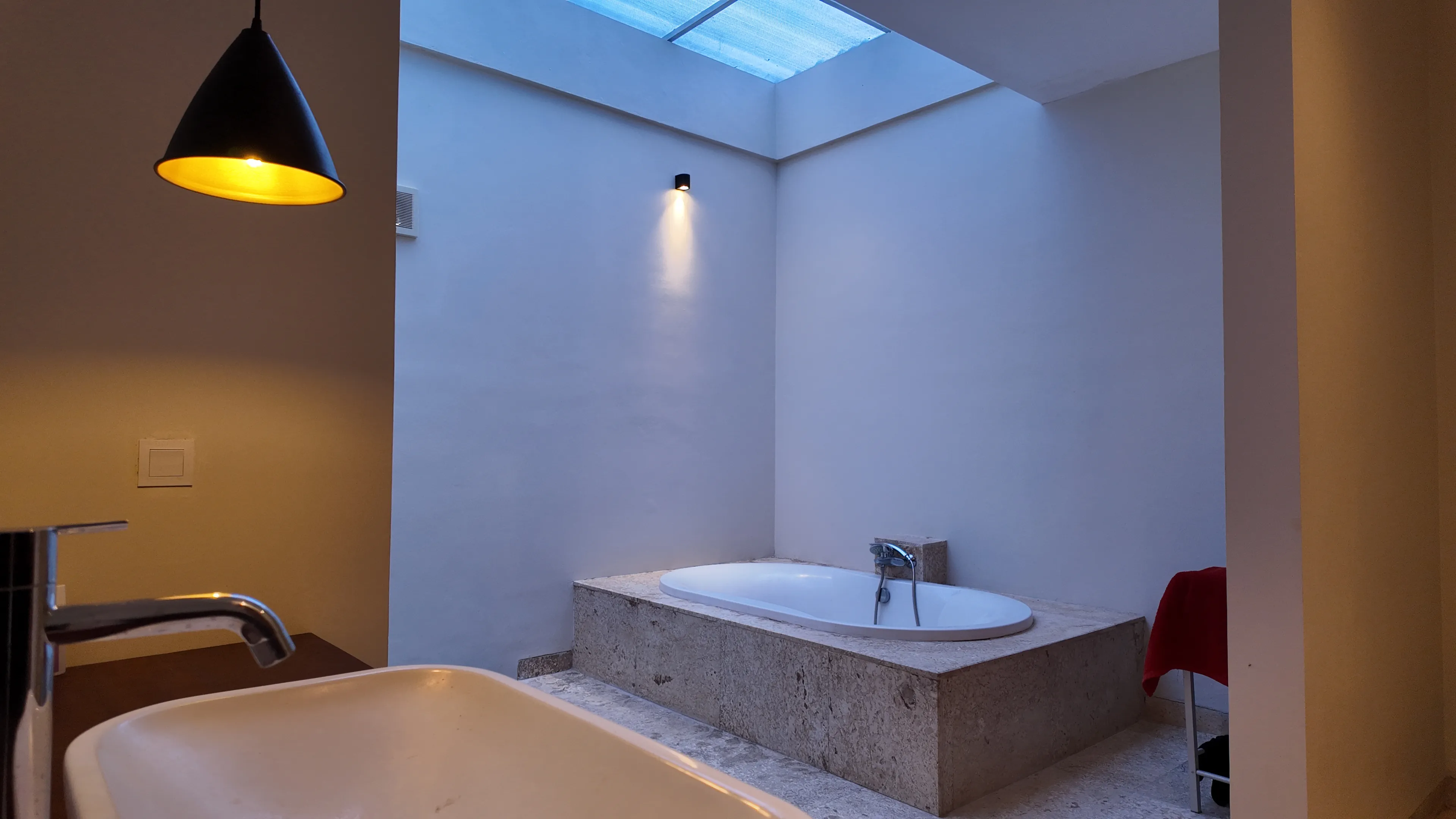 Elegant 3-Bedroom Villa with Pool, Jacuzzi & Garden for Rent in Tumbak Bayuh – Family & Pet Friendly — image 2