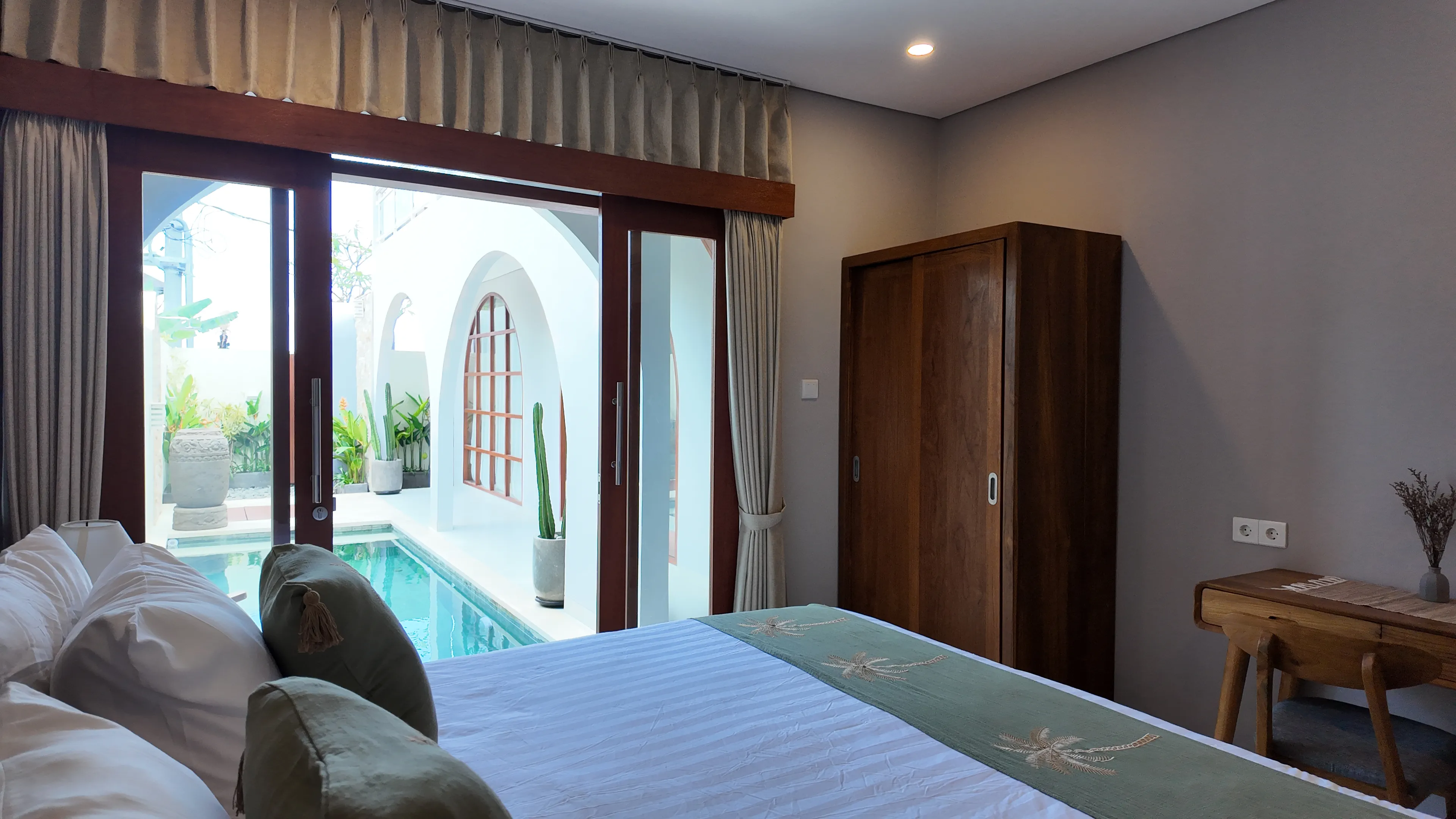 Modern 3-bedroom villa in Canggu with private pool, rooftop terrace, and banana field views — image 2