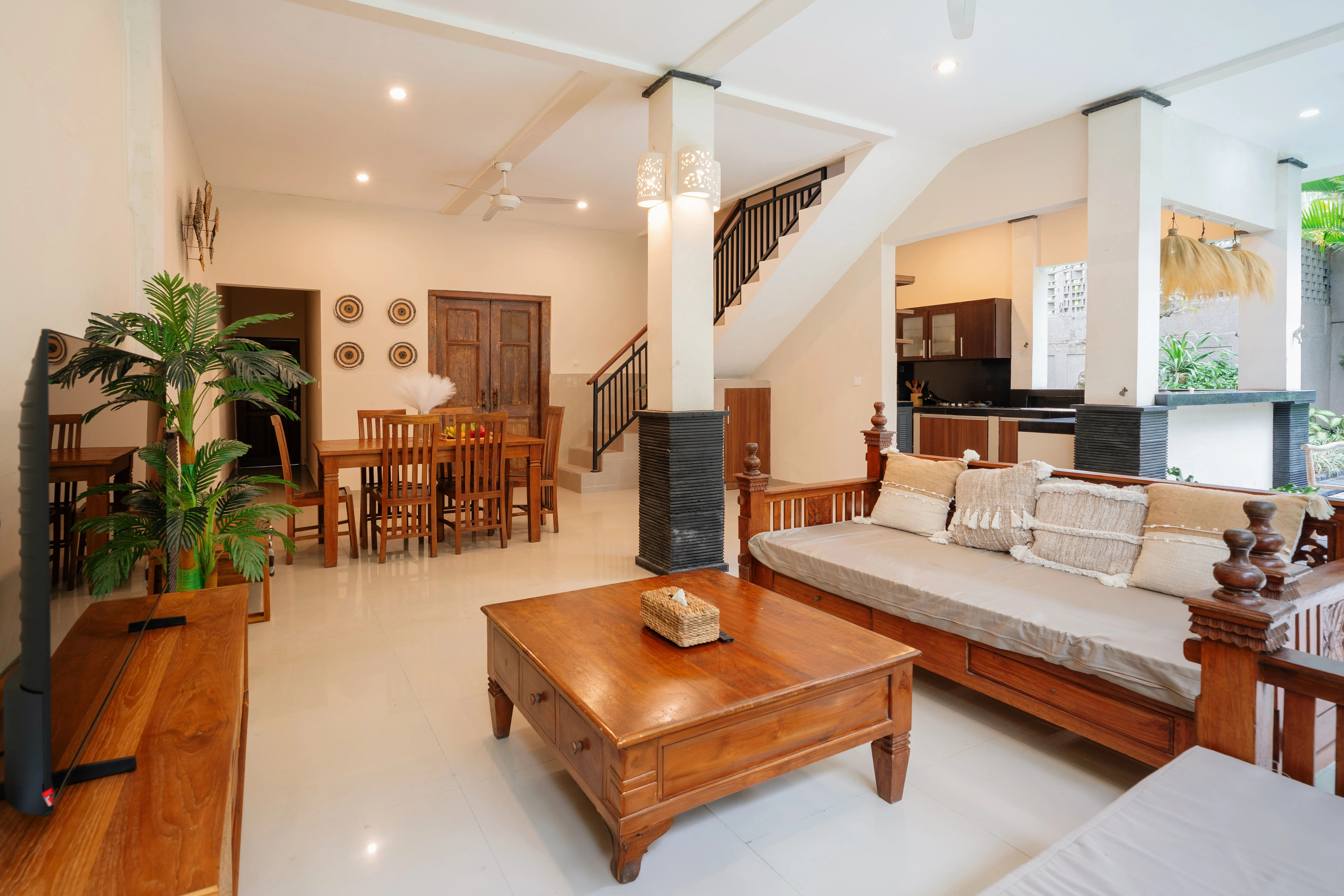 3-Bedroom Villa for Long-Term Rent in Seminyak — image 1