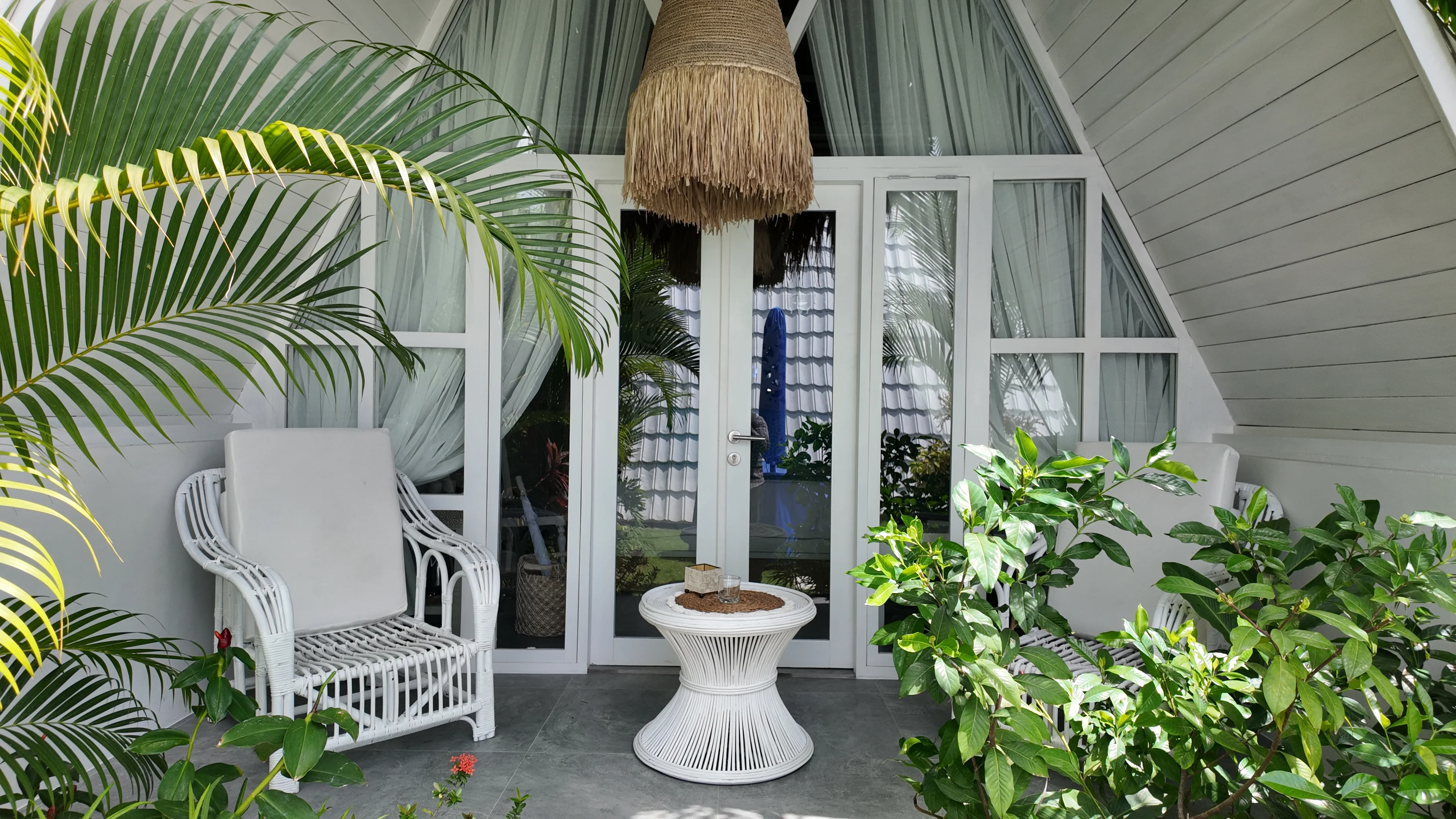 6-Bedroom Joglo-Style Villa with 5 Joglo Buildings in Tumbak Bayuh