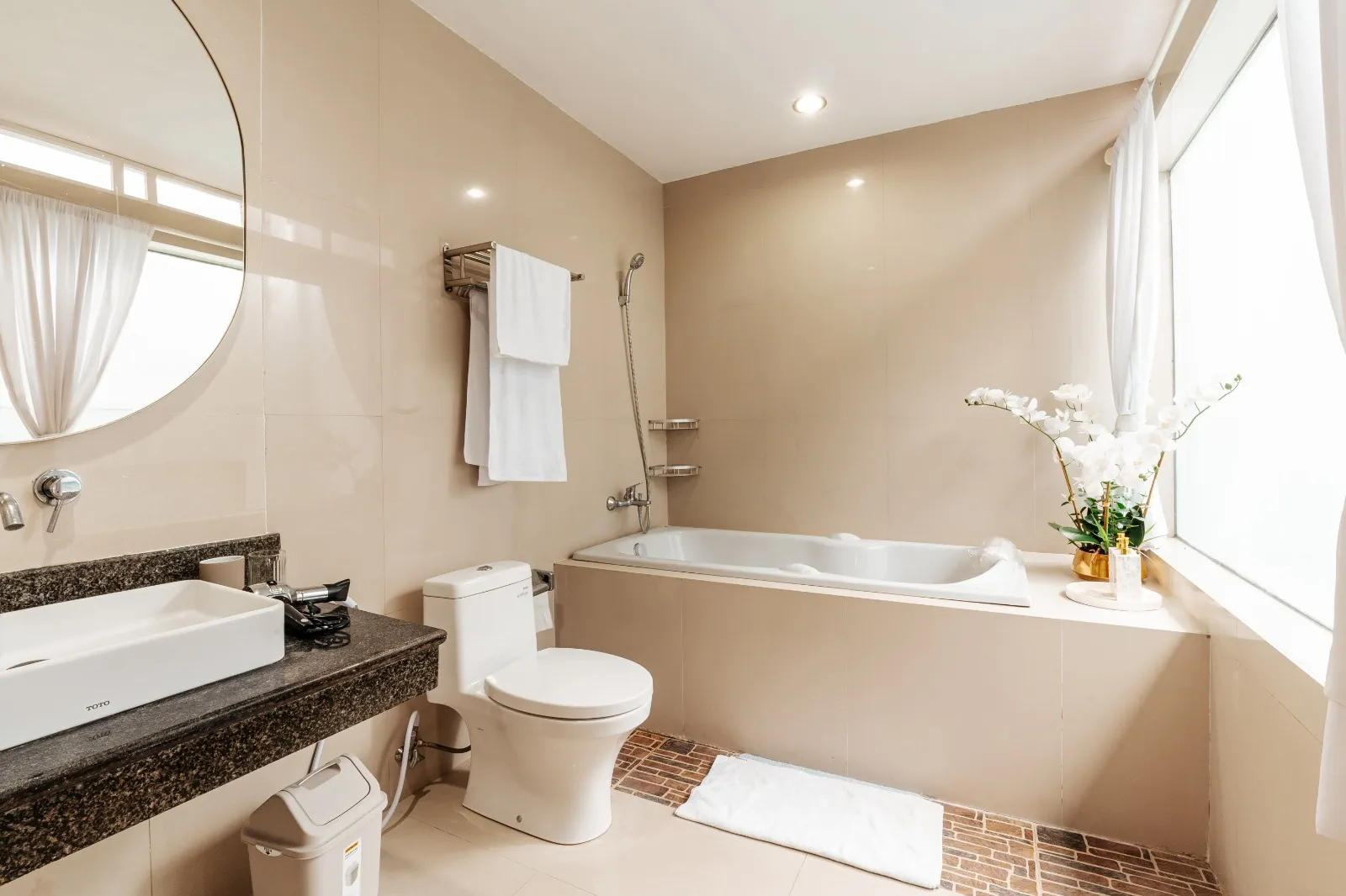 3-Bedroom Villa for Rent in Seminyak with Private Pool and Bathtub — image 1