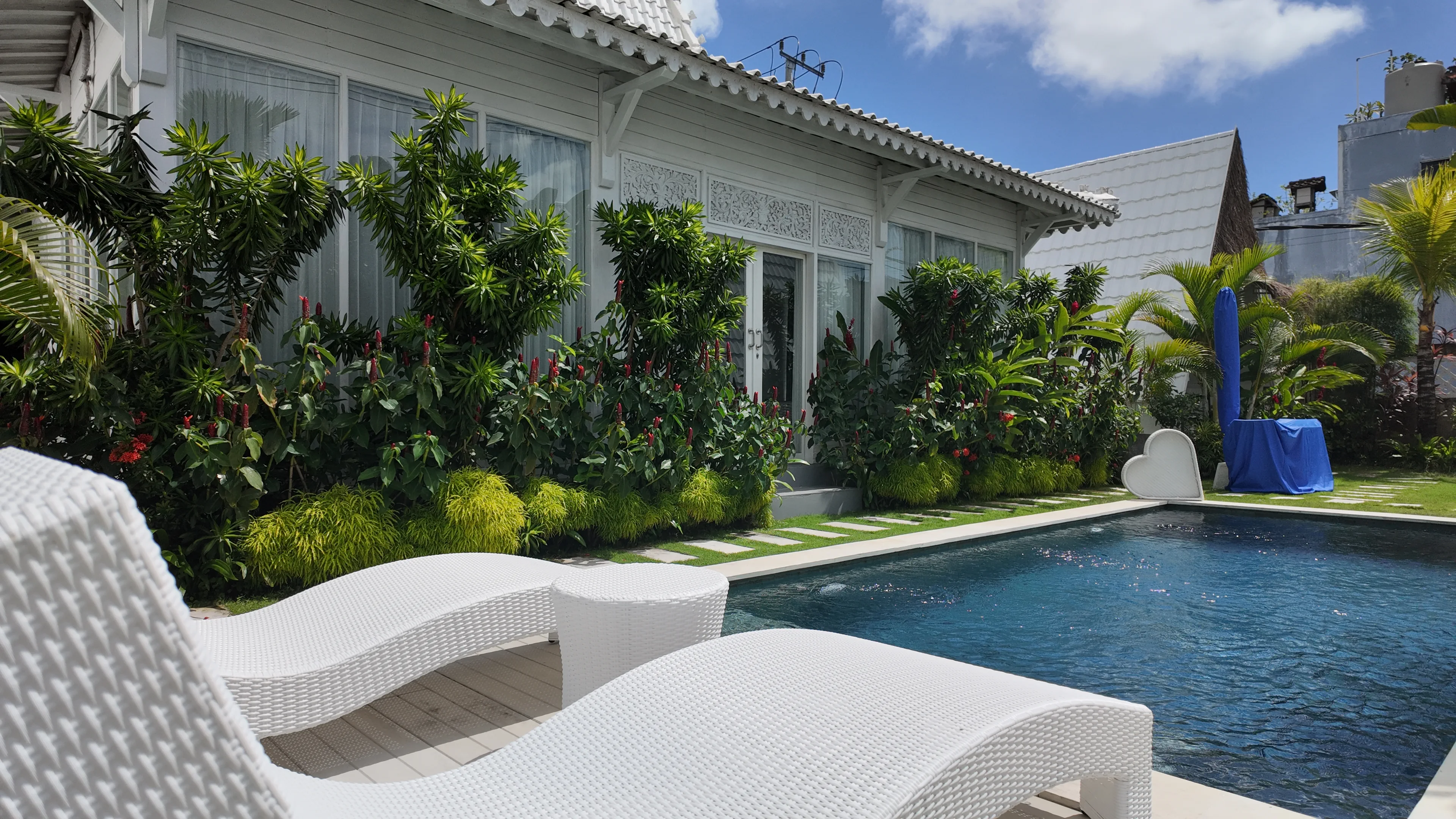 6-Bedroom Villa with Joglo Buildings for Long-Term Rent in Tumbak Bayuh