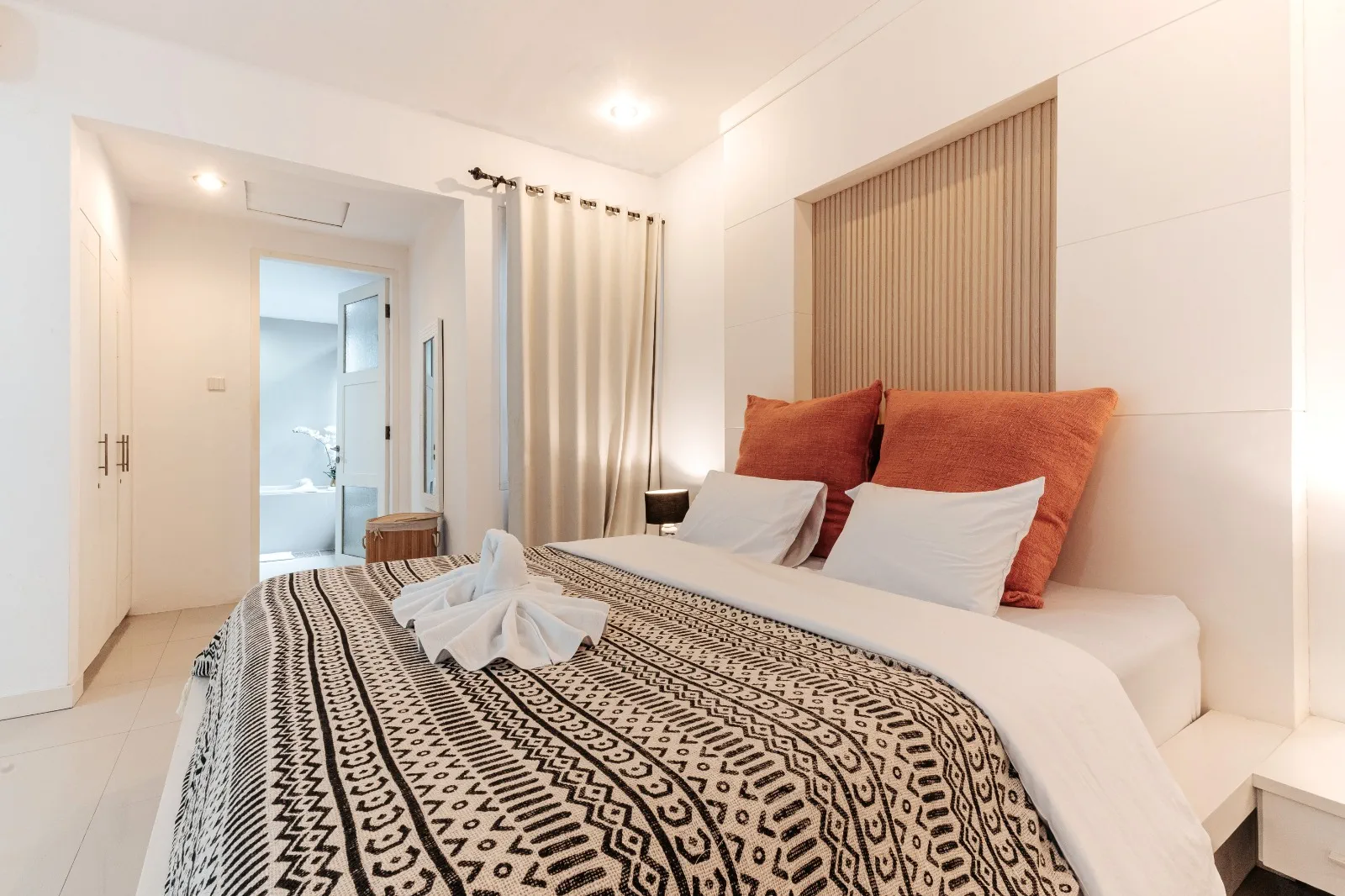 3-Bedroom Villa for Rent in Seminyak with Private Pool and Bathtub — image 2