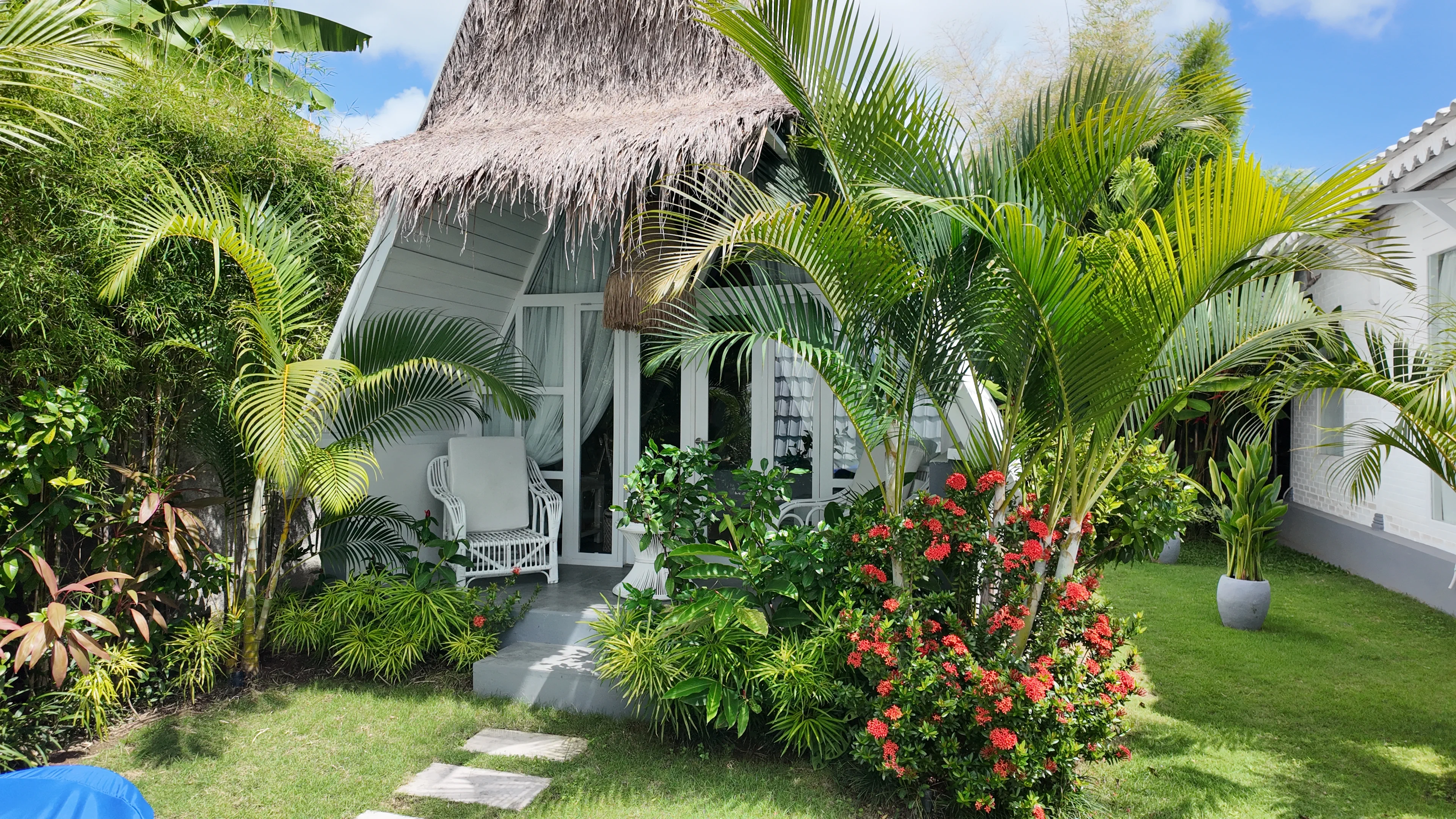 6-Bedroom Villa with Joglo Buildings for Long-Term Rent in Tumbak Bayuh — image 1