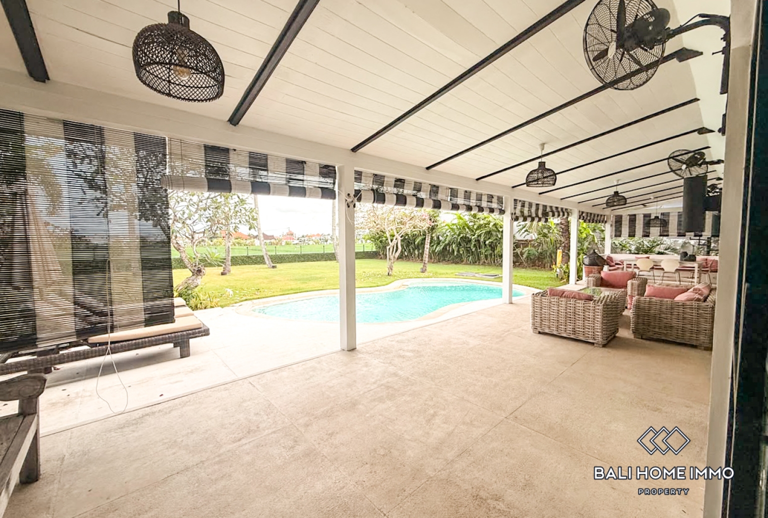 Spacious 3 Bedroom Family Villa For Rent in Canggu Berawa — image 1