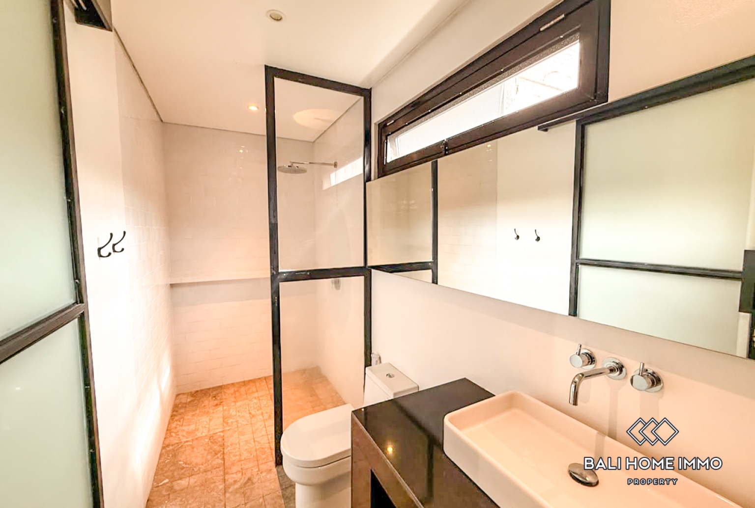 Spacious 3 Bedroom Family Villa For Rent in Canggu Berawa — image 13
