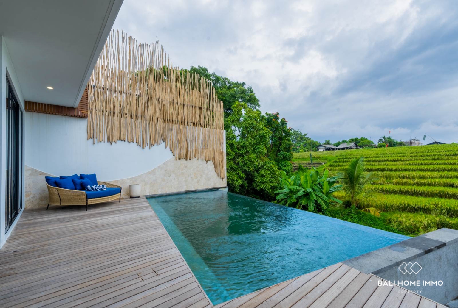 Spacious 3-Bedroom Rice Field View Villa for Rent and Sale in Pererenan — image 12