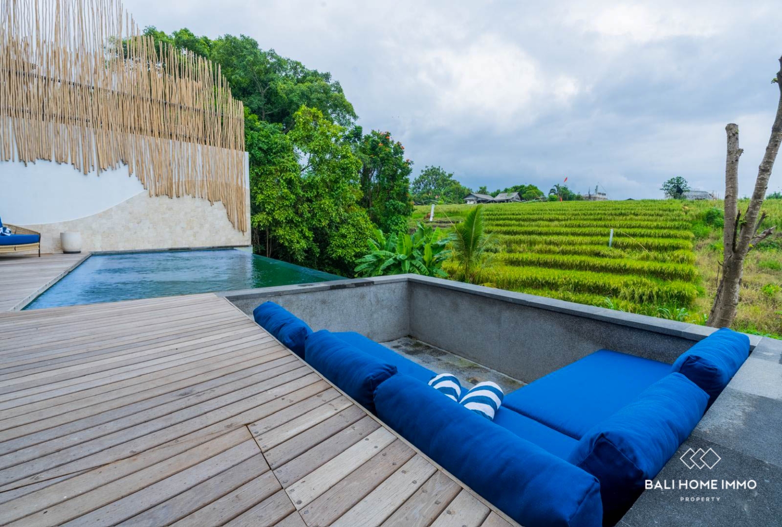 Spacious 3-Bedroom Rice Field View Villa for Rent and Sale in Pererenan — image 1