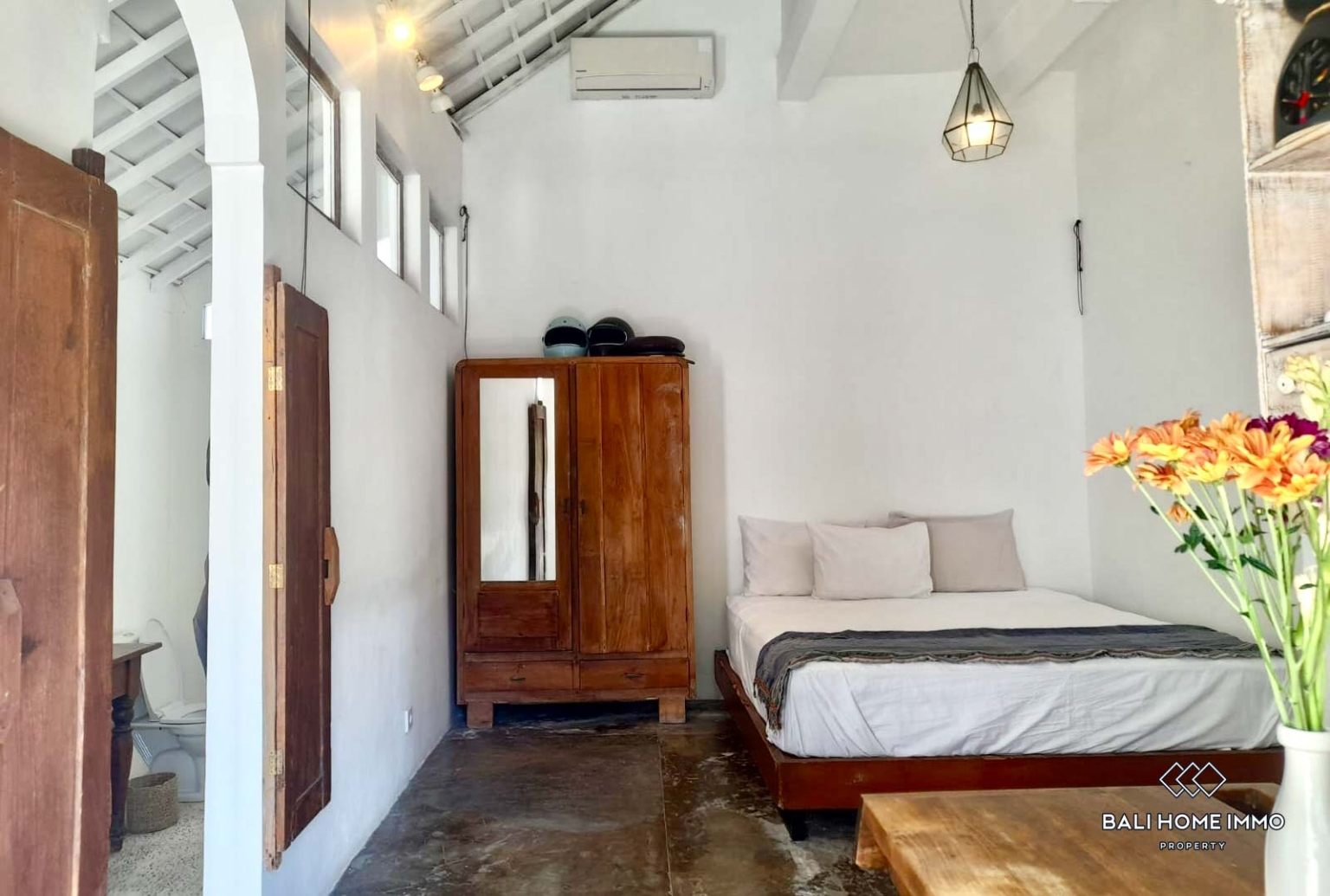 Spacious 3 Bedrooms villa for yearly rental in Bali Canggu Echo beach — image 5