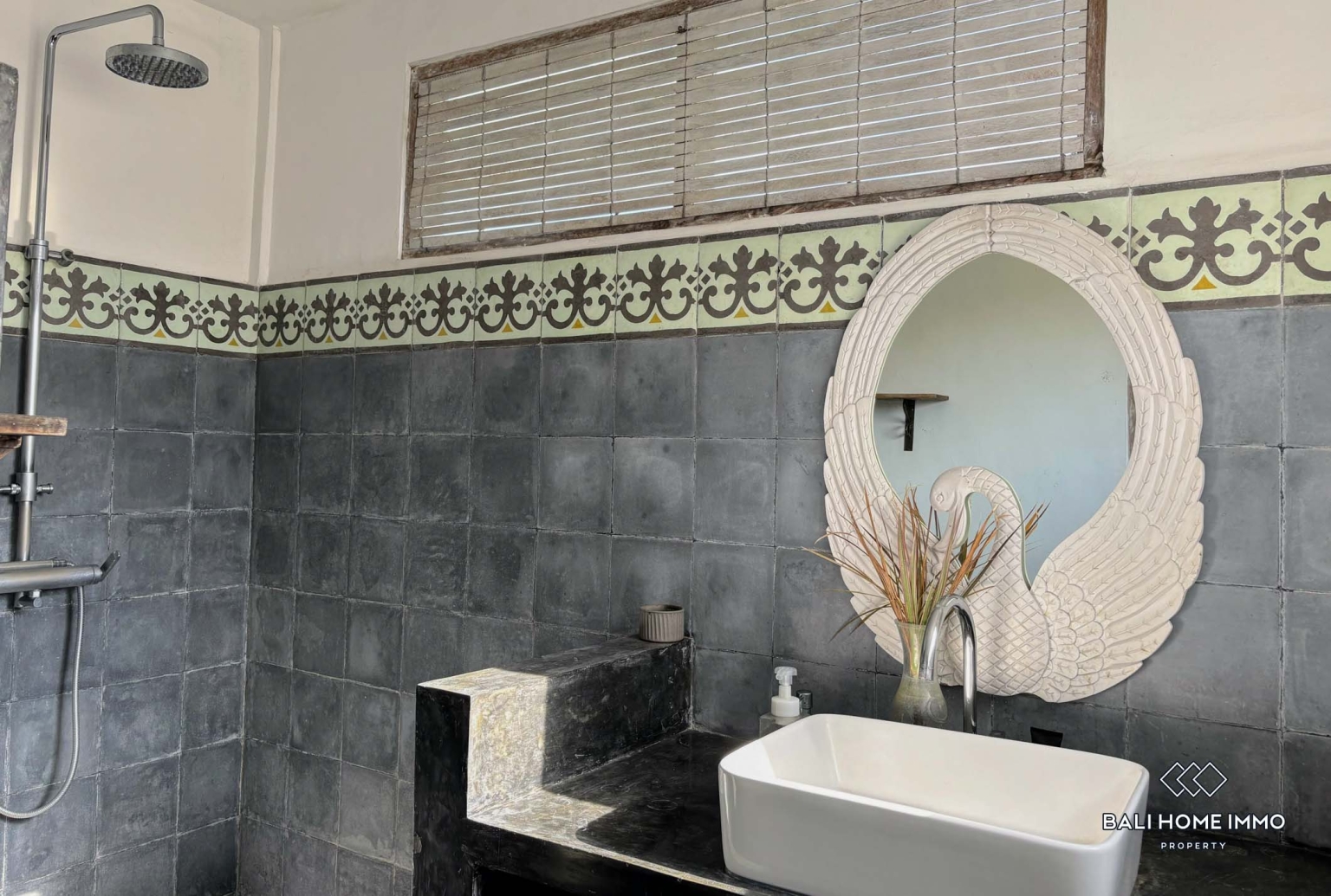 Spacious 3 Bedrooms villa for yearly rental in Bali Canggu Echo beach — image 9