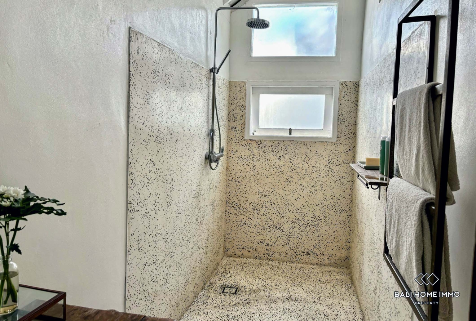 Spacious 3 Bedrooms villa for yearly rental in Bali Canggu Echo beach — image 13