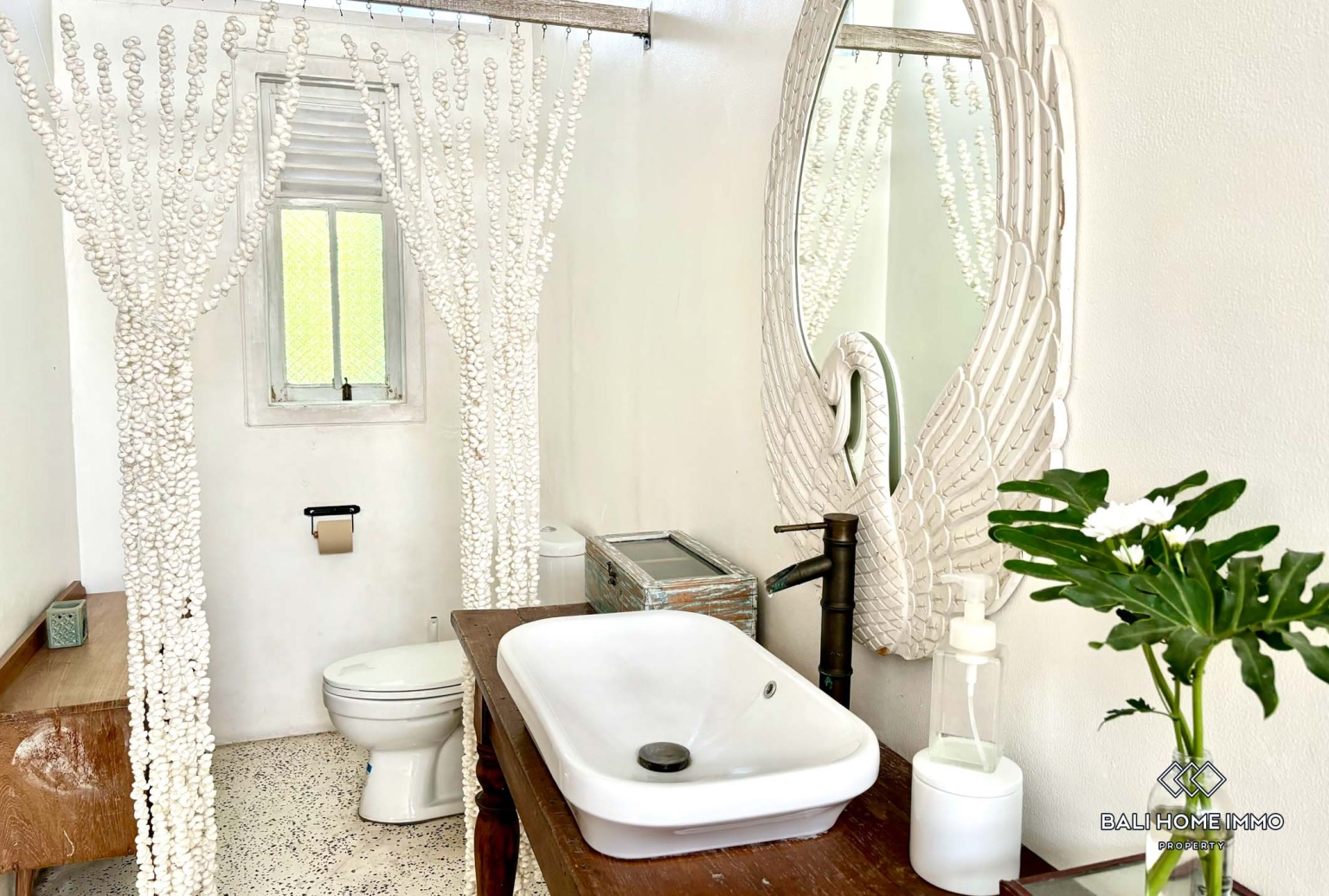 Spacious 3 Bedrooms villa for yearly rental in Bali Canggu Echo beach — image 10