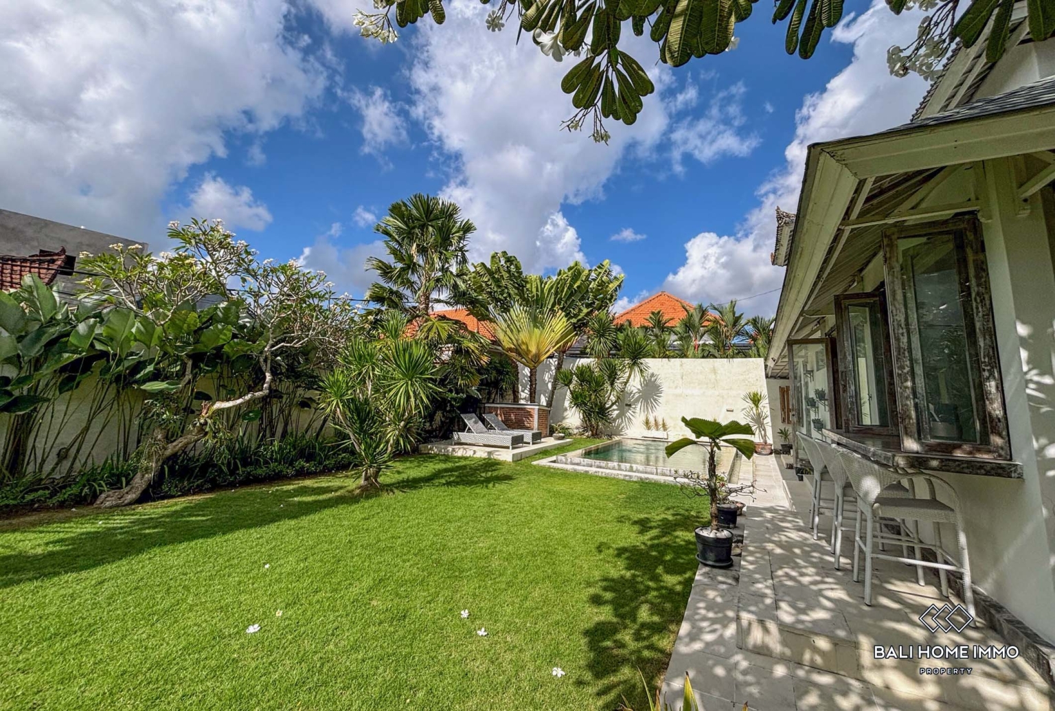 Spacious 3 Bedrooms villa for yearly rental in Bali Canggu Echo beach — image 17