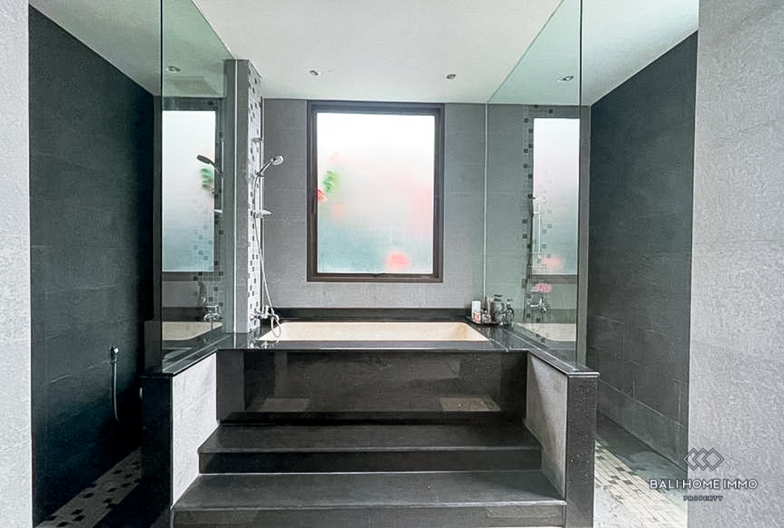 Spacious 4 bedroom villa for rent in Nyanyi Bali — image 8