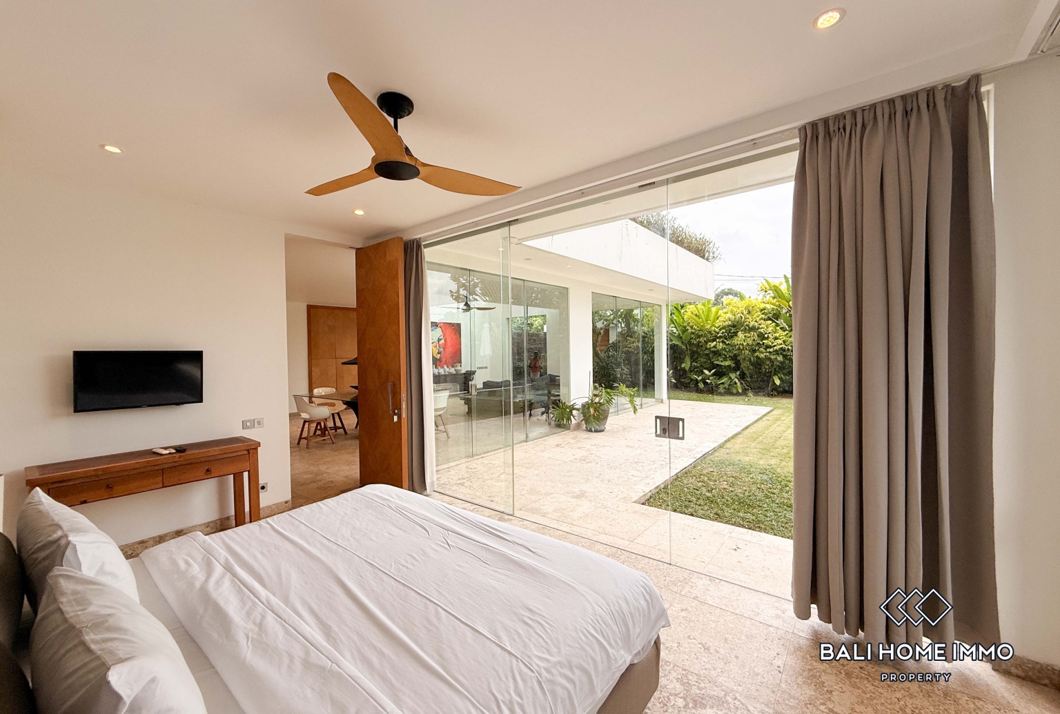 Spacious 5 Bedroom Family Villa For Rent in Canggu Residential Side — image 9