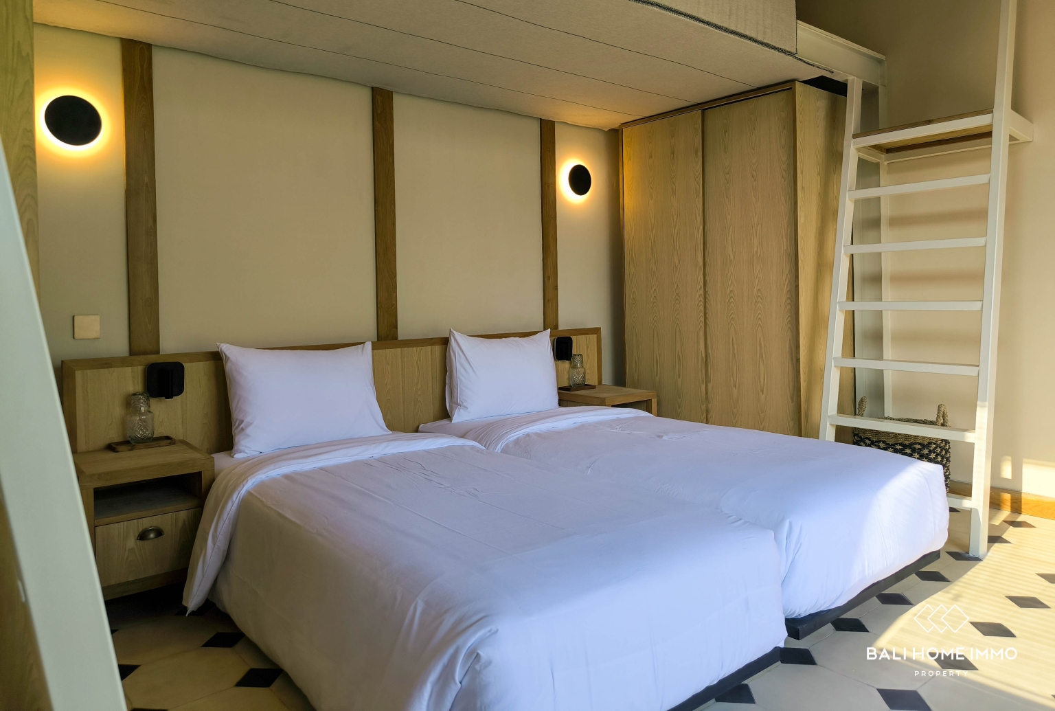 Spacious 6-Bedroom Beachside Villa For Rent in Seseh — image 13
