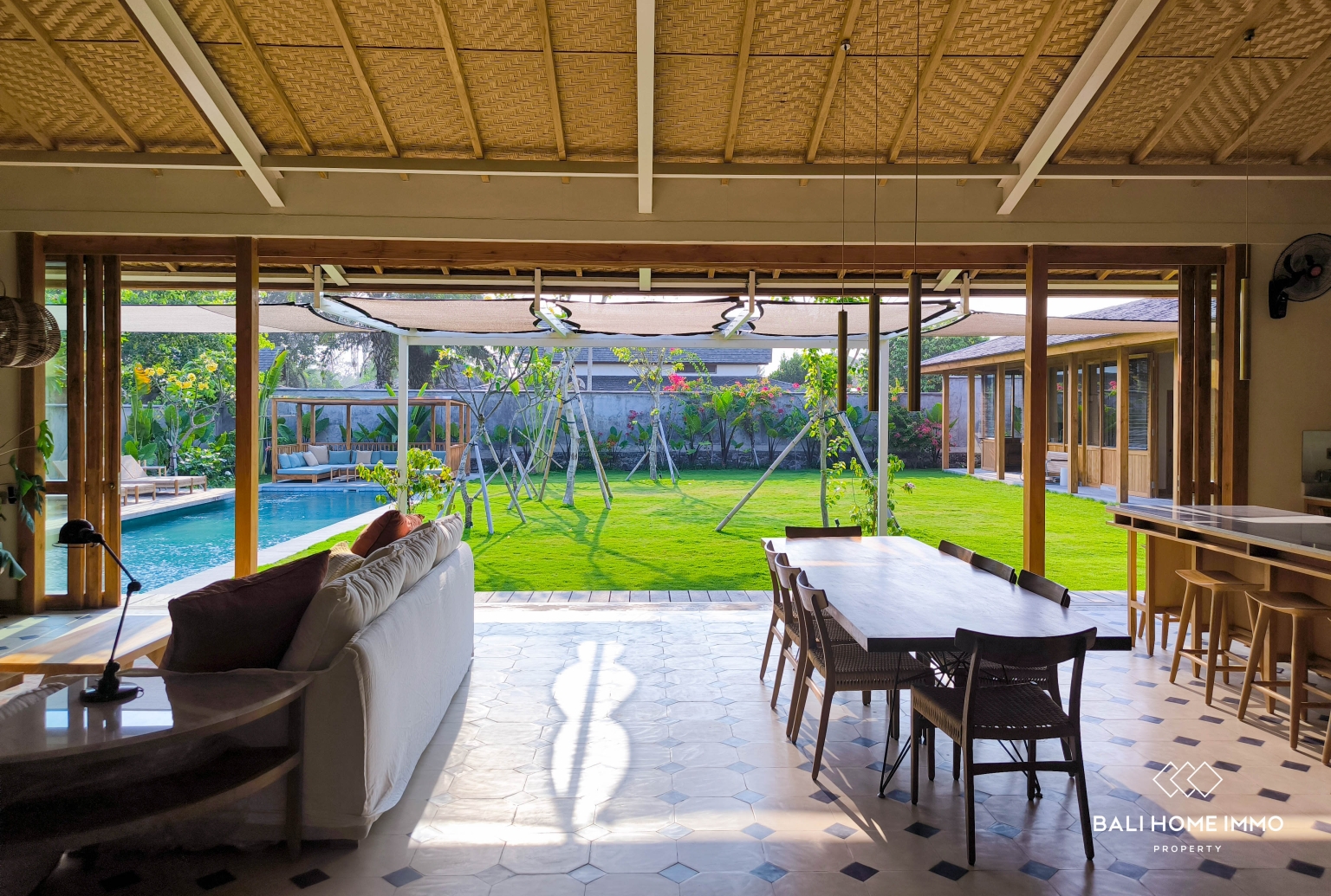 Spacious 6-Bedroom Beachside Villa For Rent in Seseh — image 2