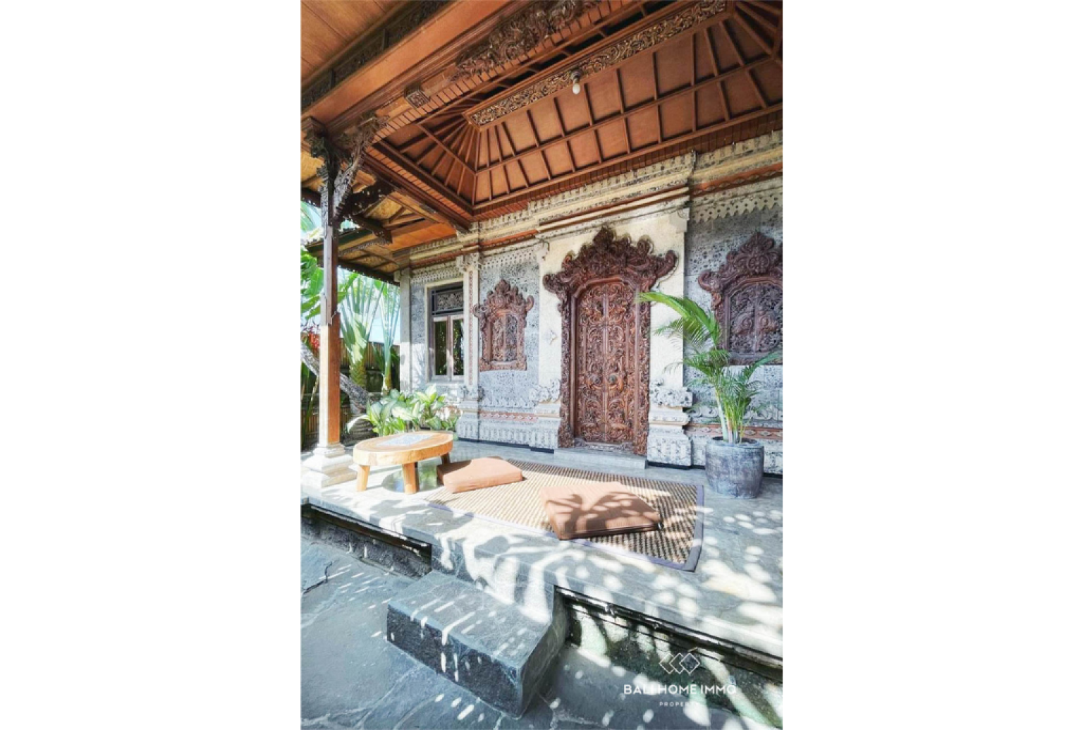 Traditional Balinese-Style House 2 Bedrooms + 1 Office For Rent In Umalas