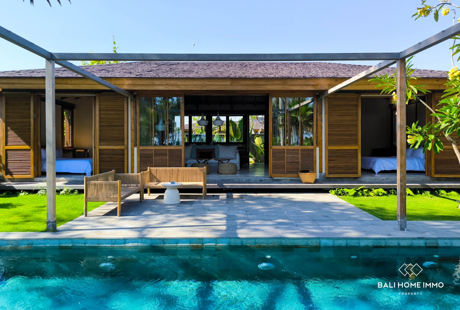 Tropical 2-Bedroom Beachside Villa For Rent in Seseh