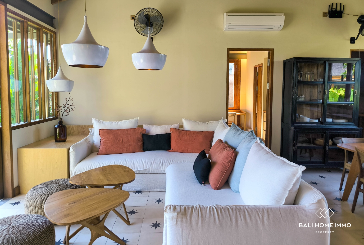 Tropical 2-Bedroom Beachside Villa For Rent in Seseh — image 2