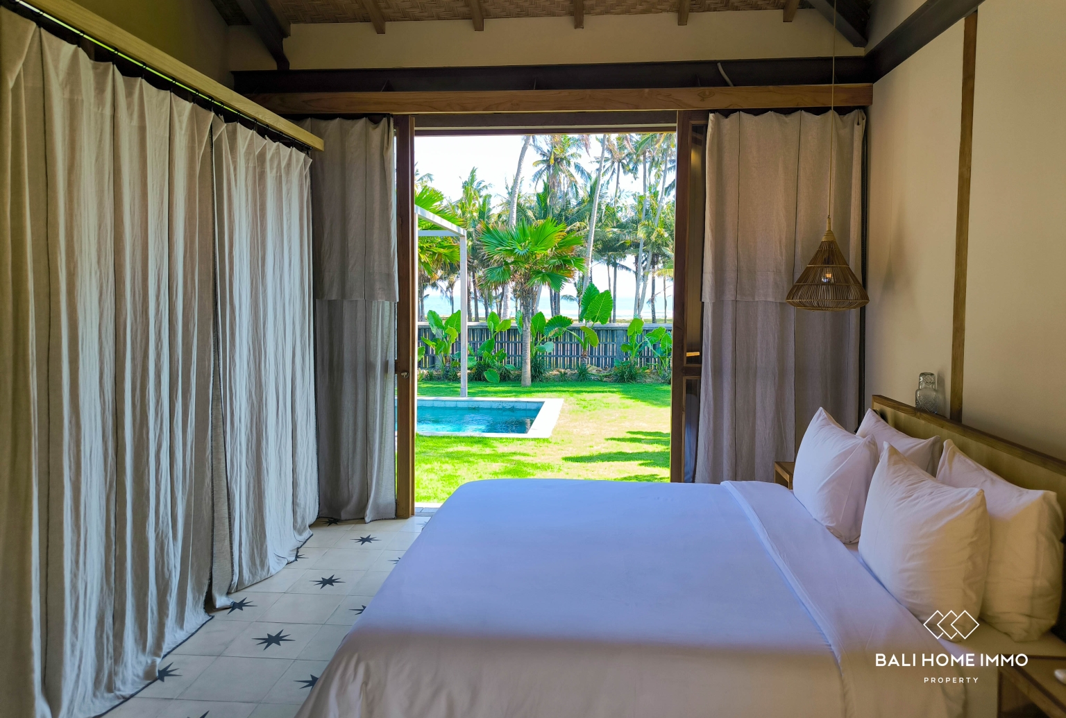 Tropical 2-Bedroom Beachside Villa For Rent in Seseh — image 8