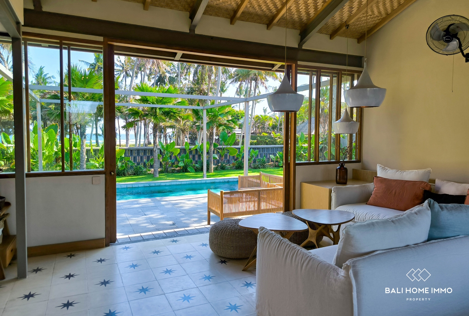 Tropical 2-Bedroom Beachside Villa For Rent in Seseh — image 1