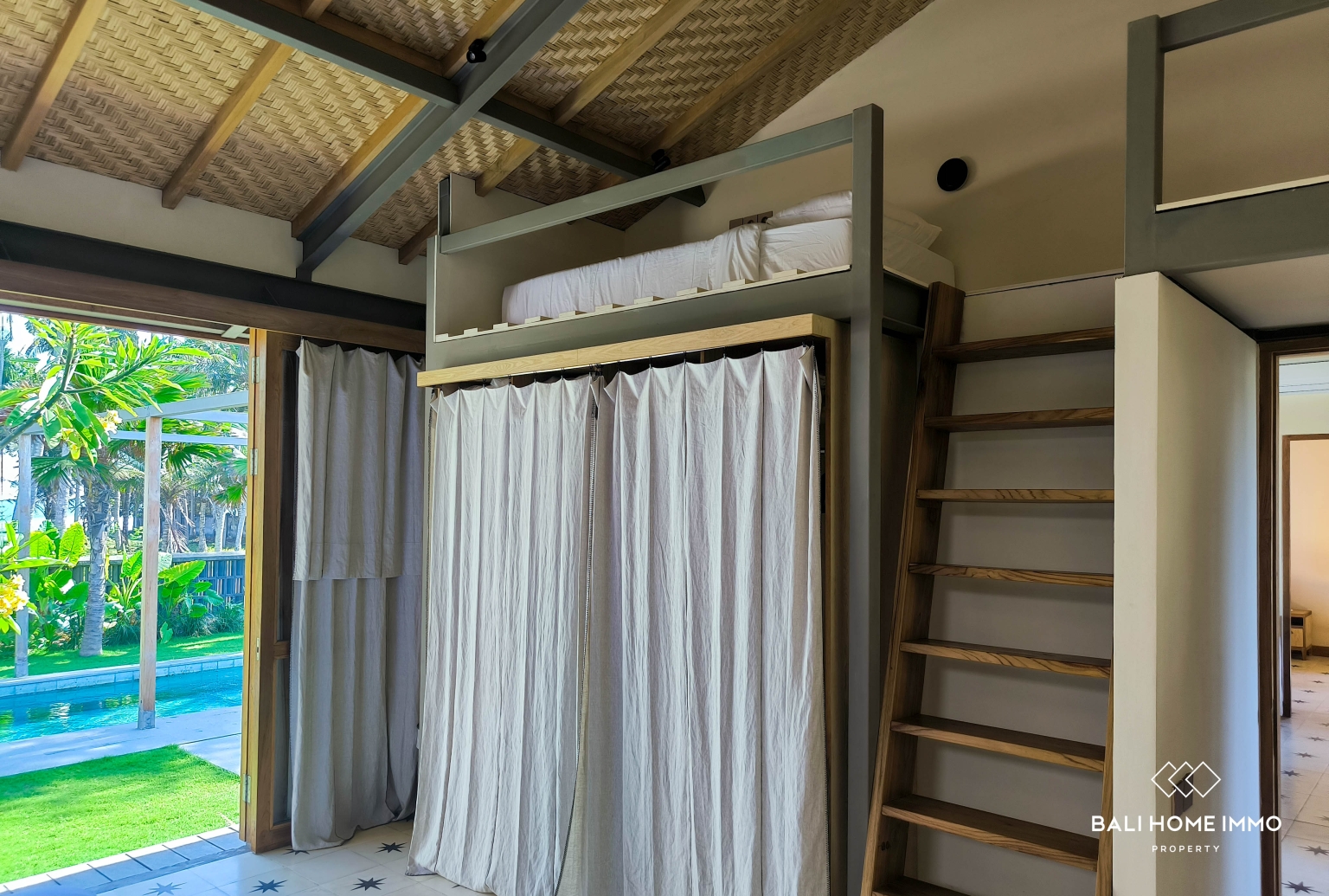 Tropical 2-Bedroom Beachside Villa For Rent in Seseh — image 10