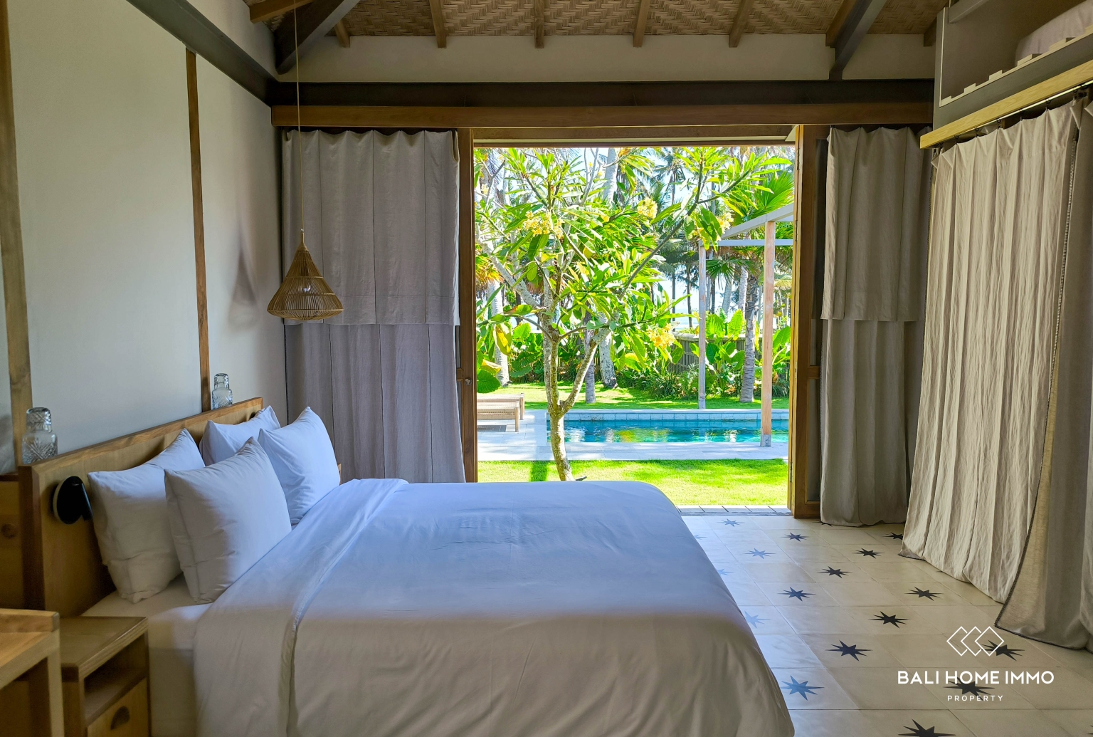 Tropical 2-Bedroom Beachside Villa For Rent in Seseh — image 6