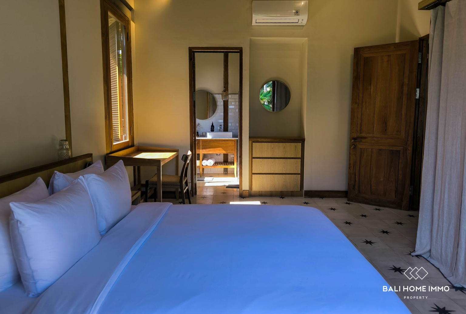 Tropical 2-Bedroom Beachside Villa For Rent in Seseh — image 9
