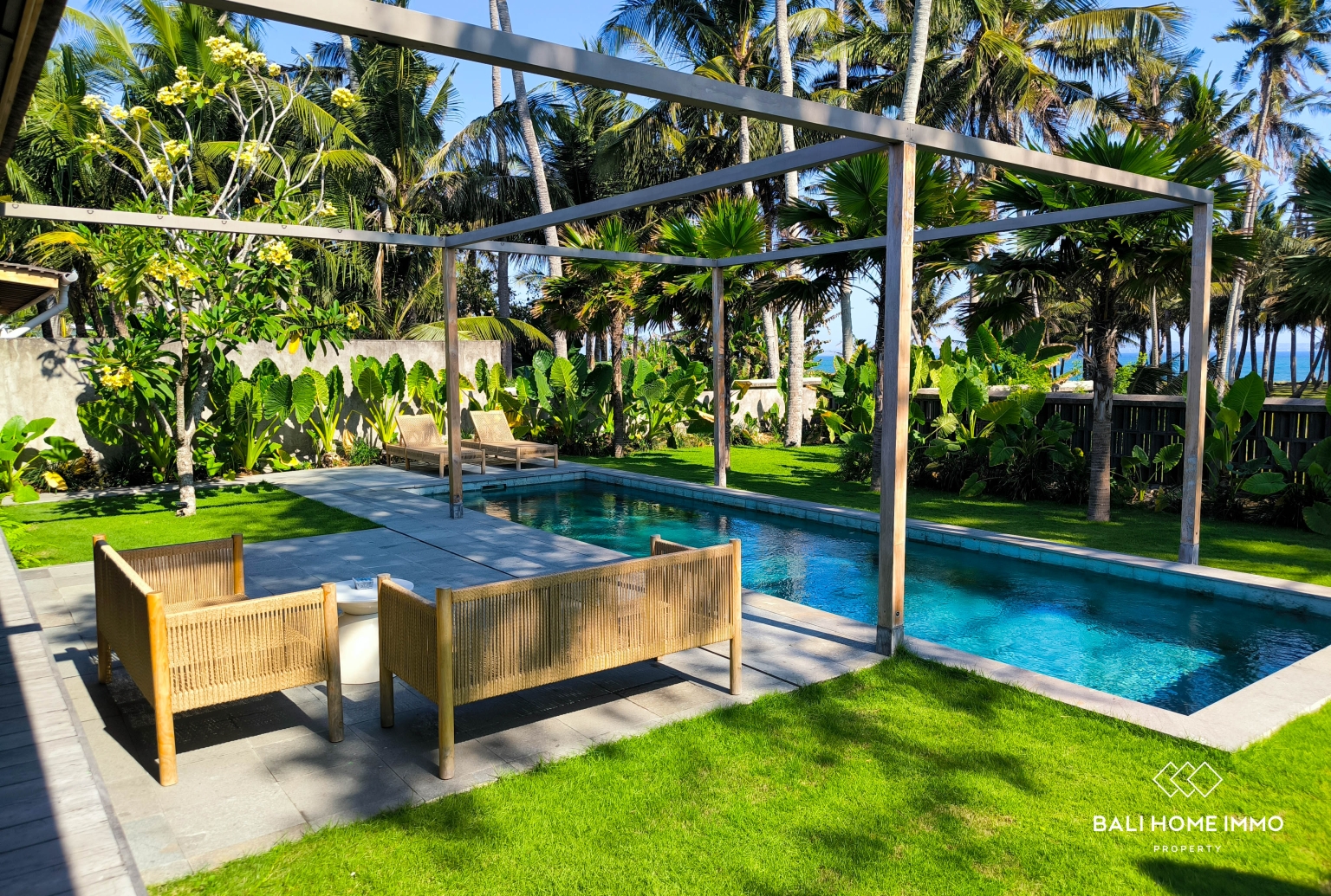 Tropical 2-Bedroom Beachside Villa For Rent in Seseh — image 14