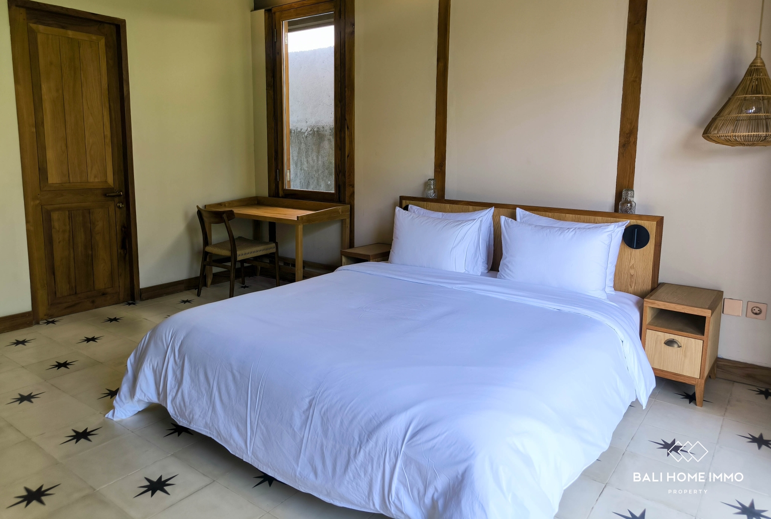 Tropical 2-Bedroom Beachside Villa For Rent in Seseh — image 5