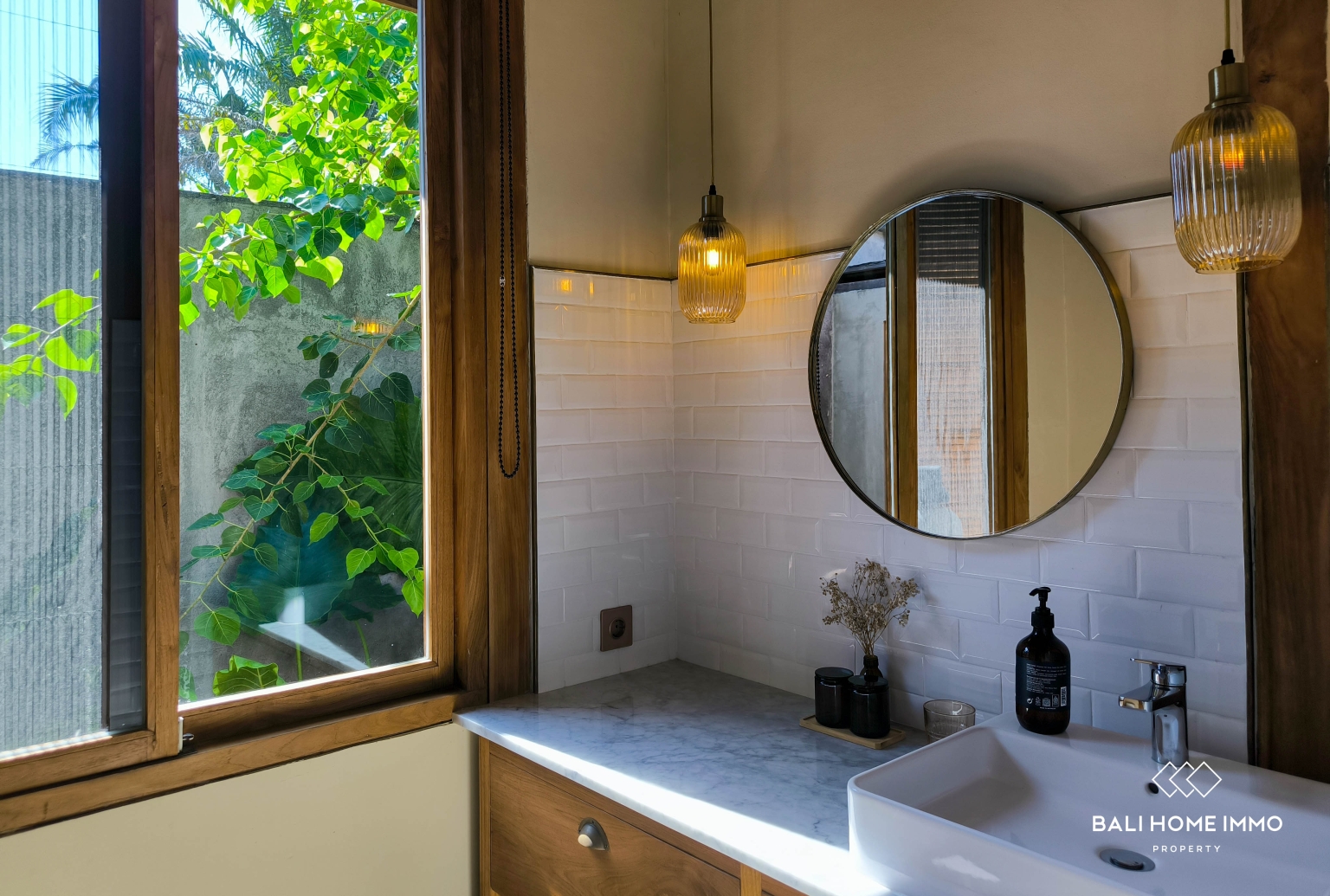 Tropical 2-Bedroom Beachside Villa For Rent in Seseh — image 11