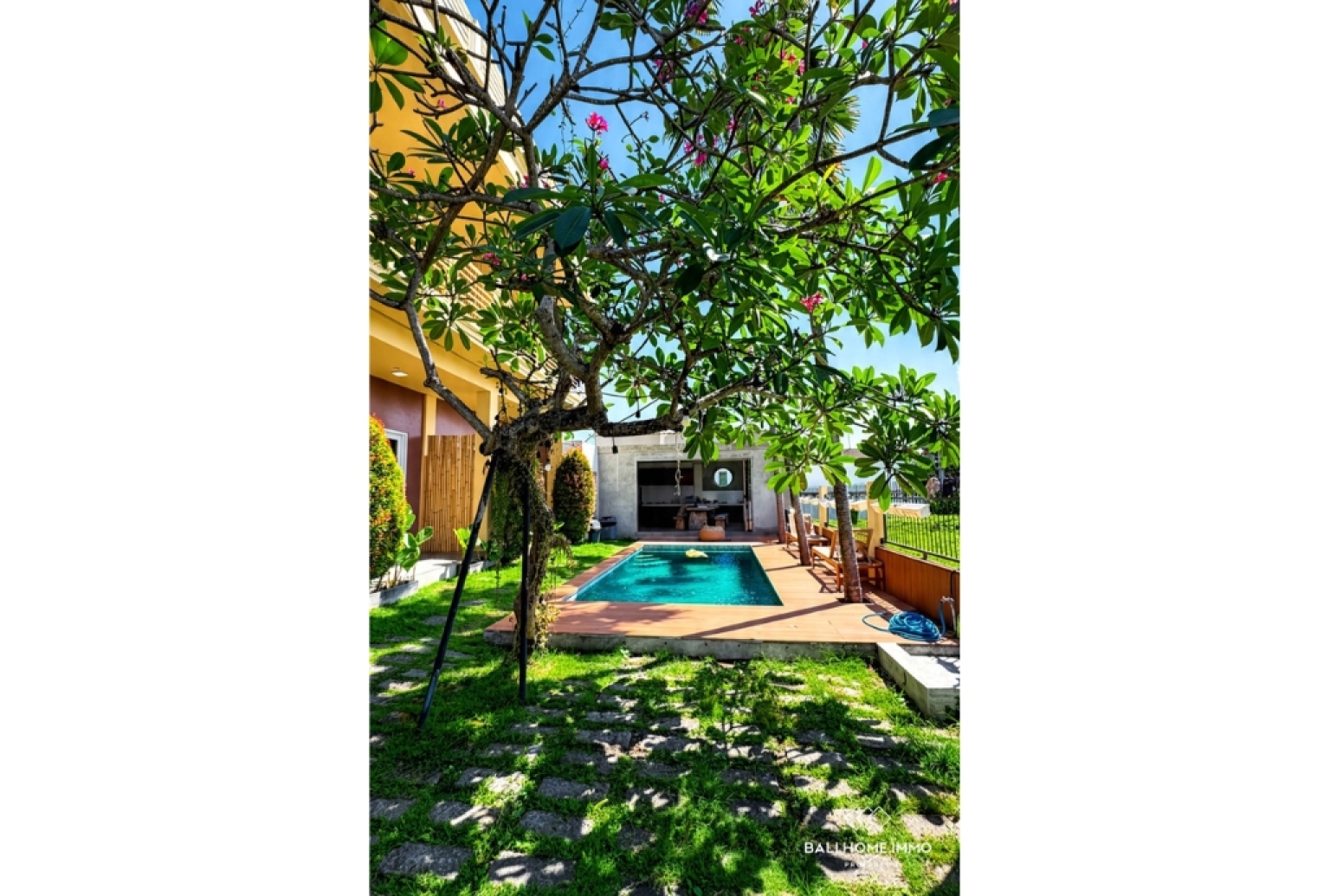 Tropical 2 bedroom Villa & 6 Bedroom Guest House for rent in Canggu — image 9