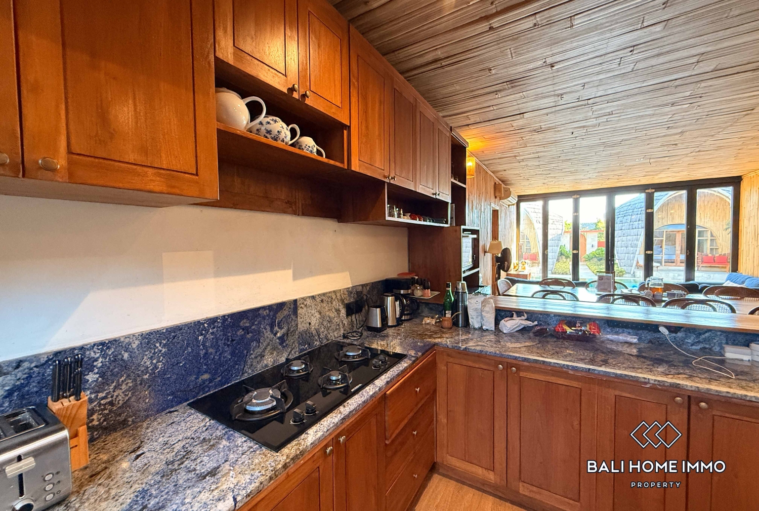 Unique Bamboo Style 6 Bedroom Villa For Rent in Legian — image 7
