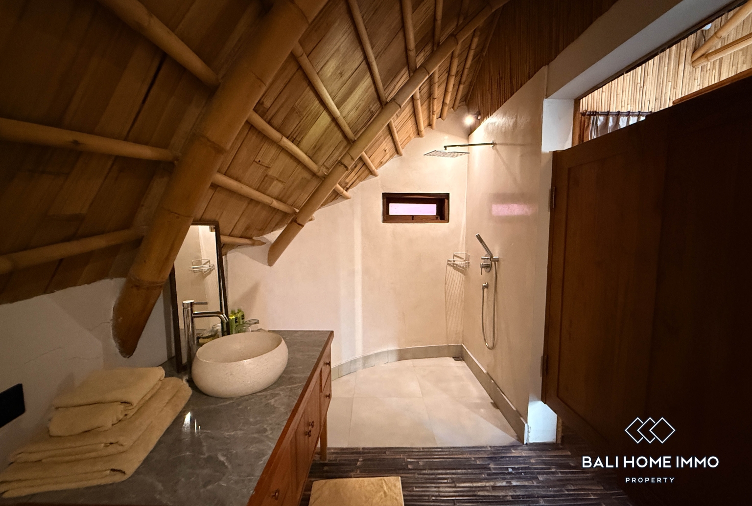 Unique Bamboo Style 6 Bedroom Villa For Rent in Legian — image 14