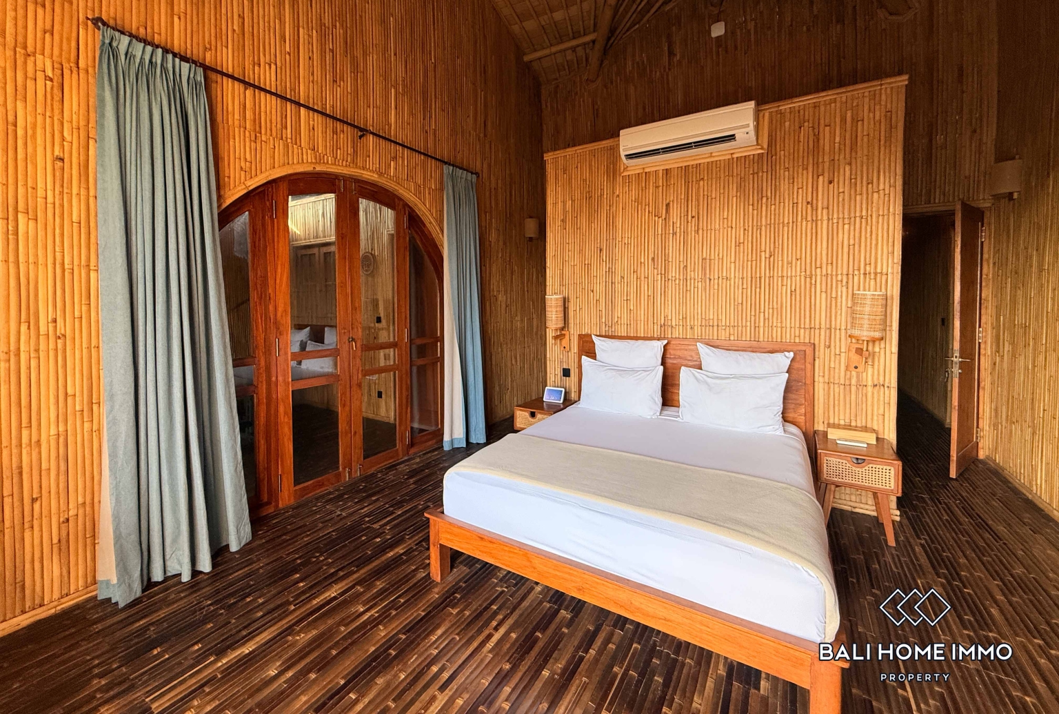Unique Bamboo Style 6 Bedroom Villa For Rent in Legian — image 11