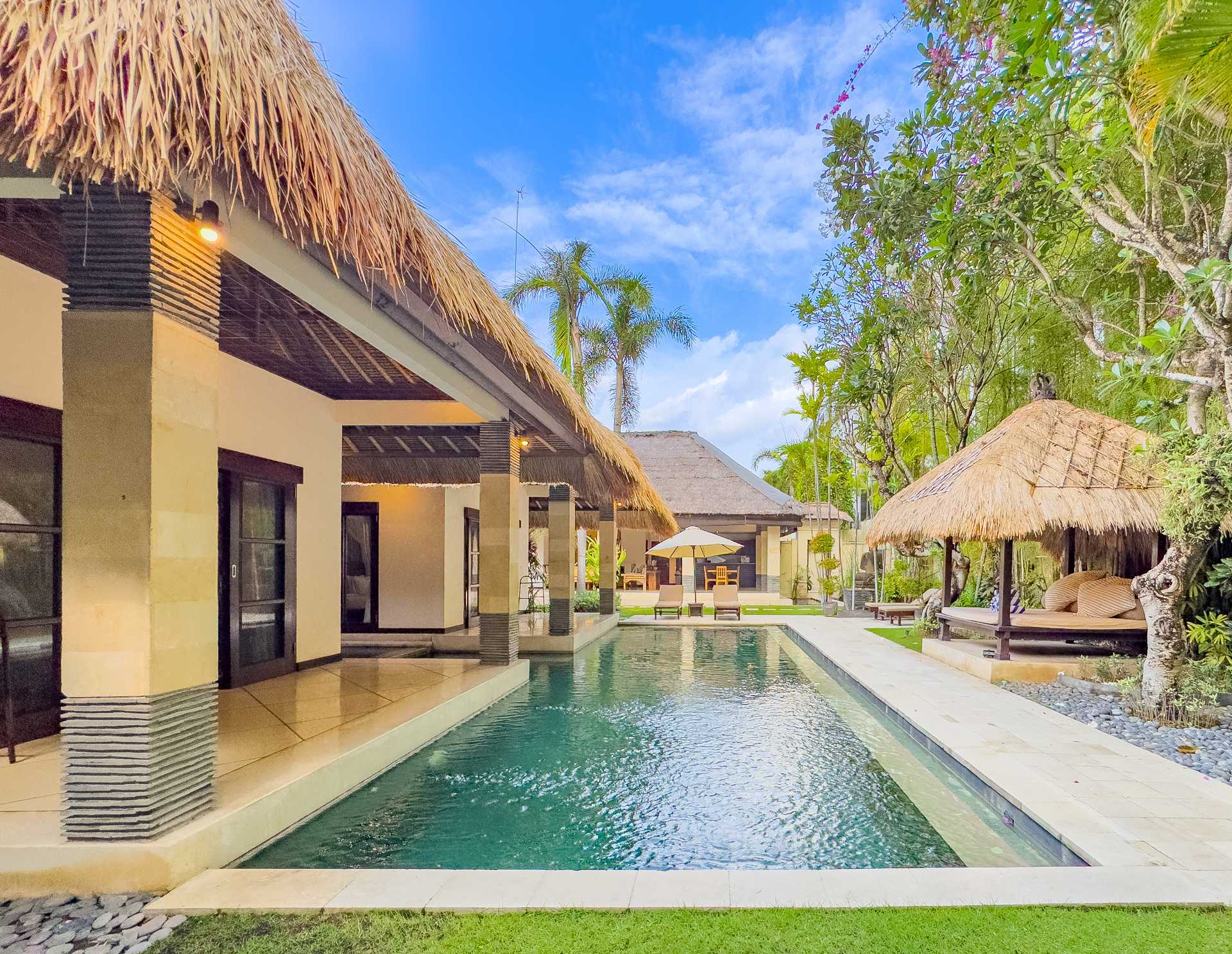 Villa Cinta in and — image 1
