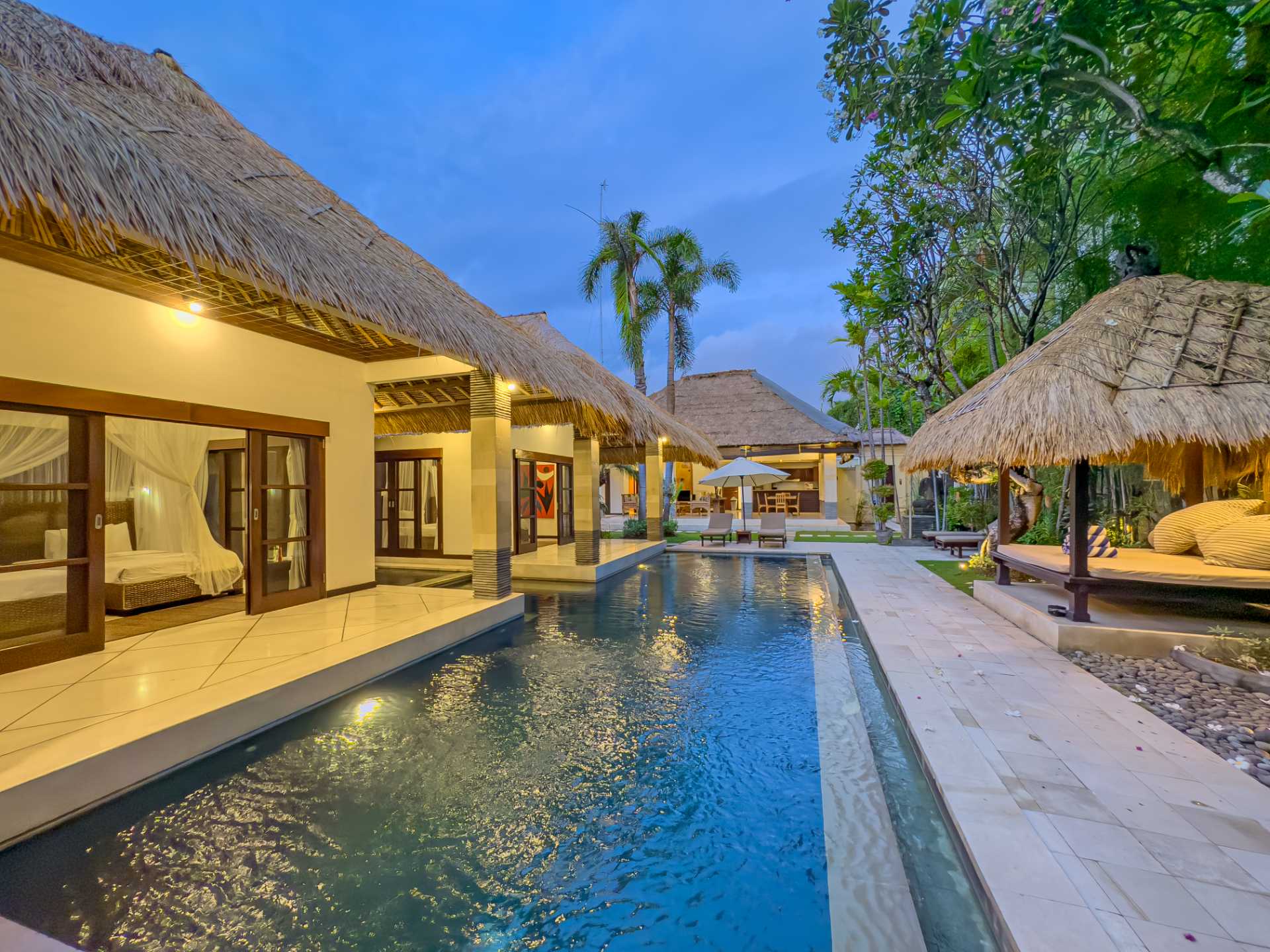 Villa Cinta in and — image 2