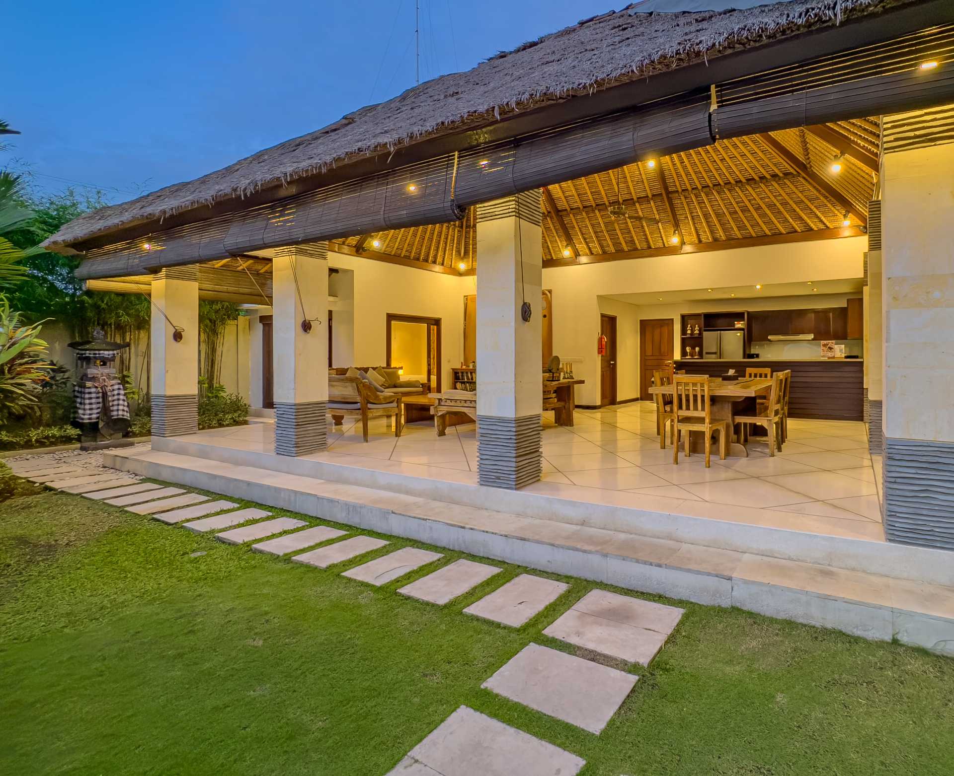 Villa Cinta in and — image 5