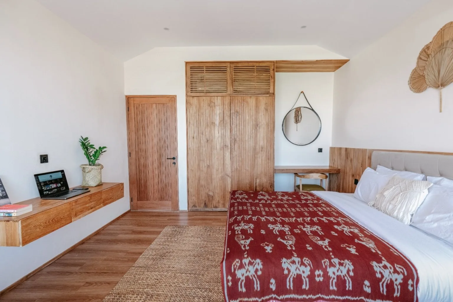 4-Bedroom Fully Furnished Villa for Yearly Rent in Tumbak Bayuh — image 4