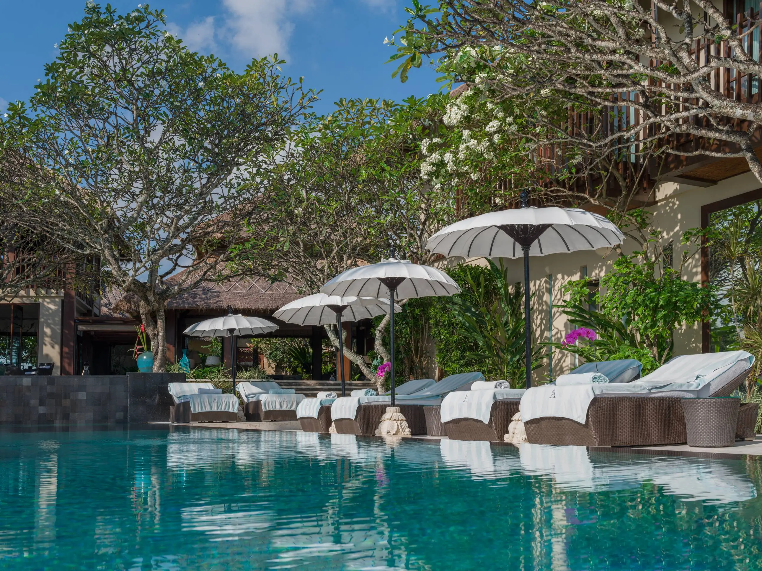 Book Villa Ambra Bali: Ocean View Villa with Tennis Court in Canggu — image 10