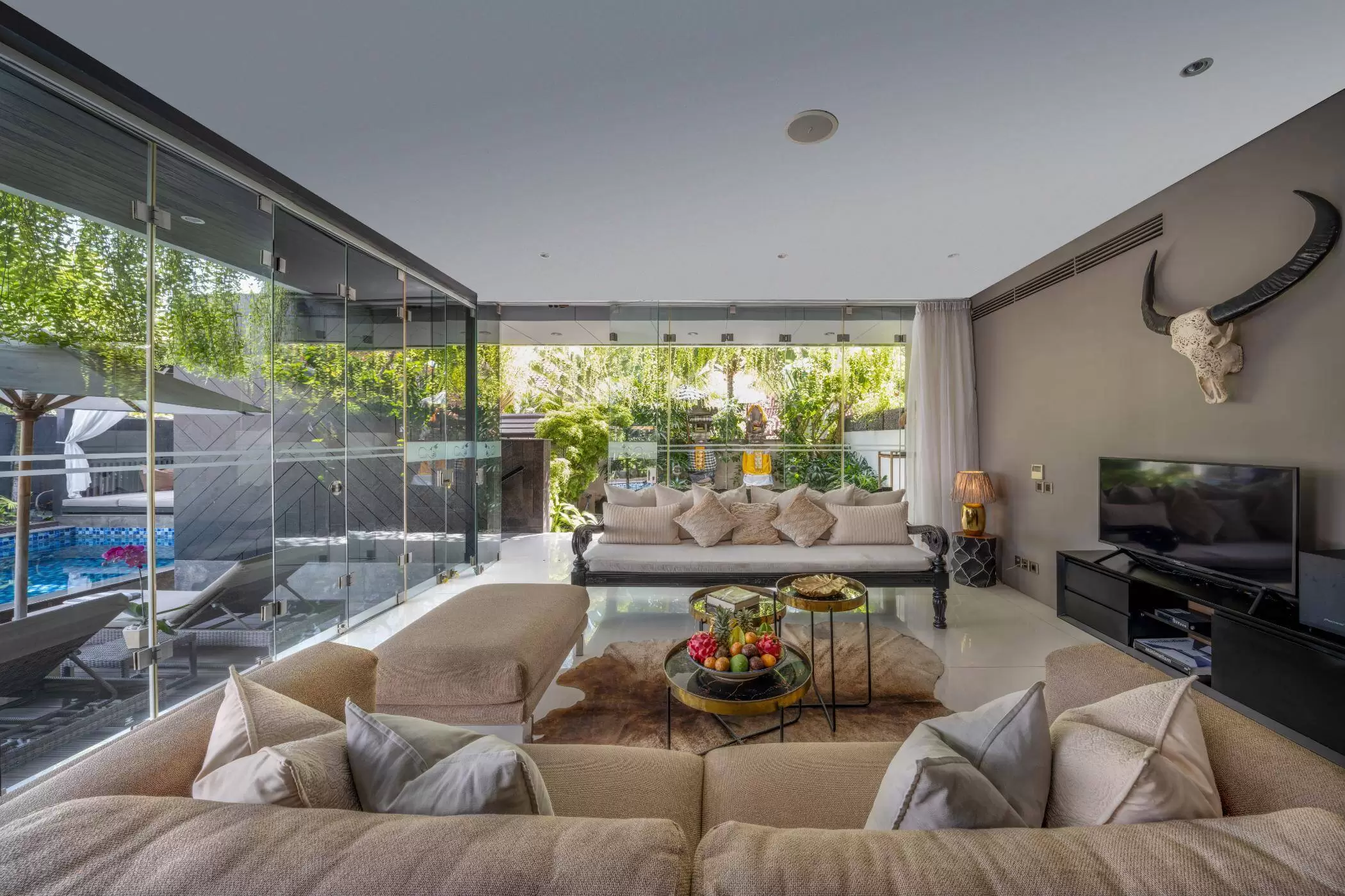 Book Villa Balimu Seminyak: Modern 3 Bedroom Villa Accommodation in Bali — image 8