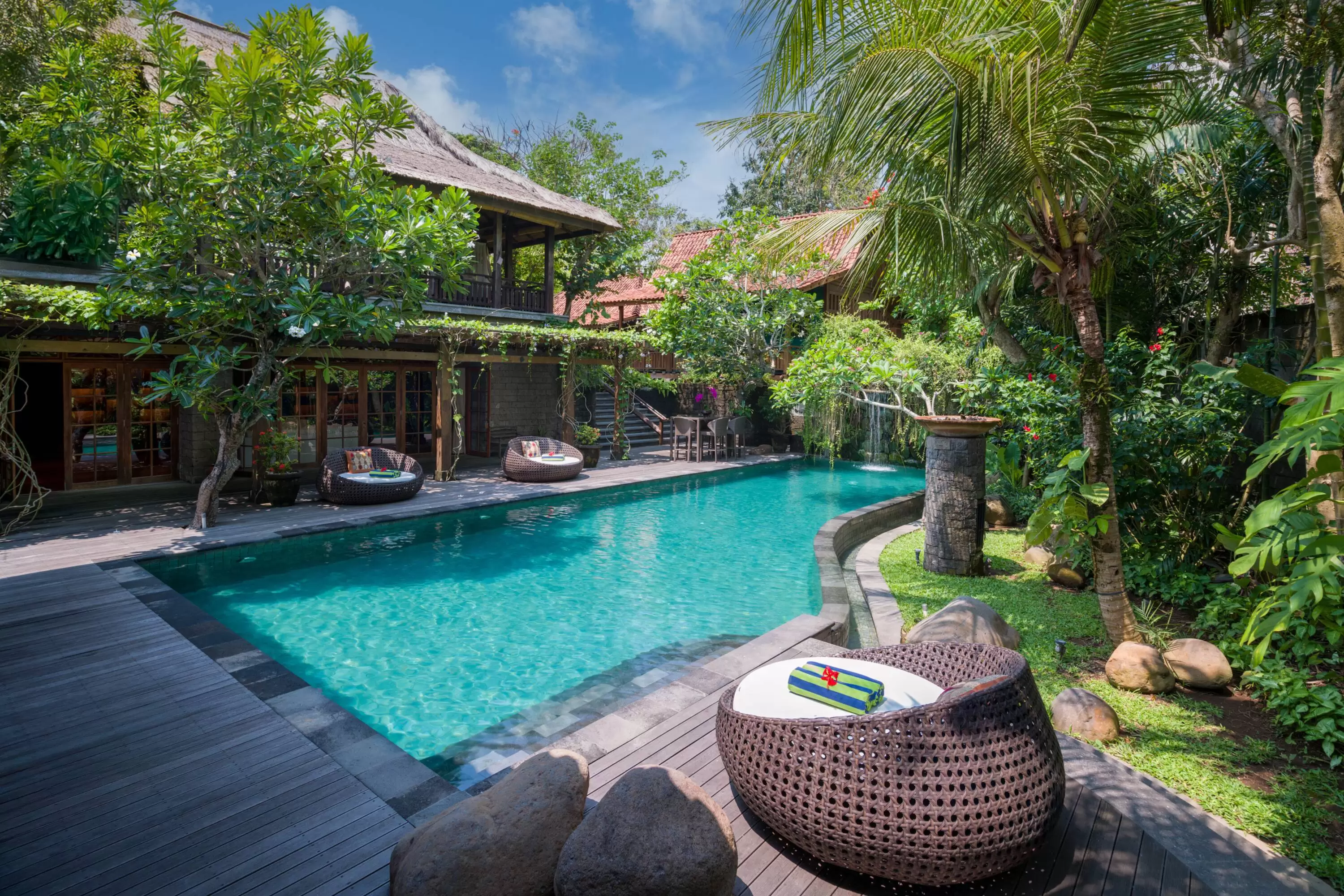 Book Villa Kapungkur Bali: Luxury 5 Bedroom Tropical Haven in Jimbaran — image 4