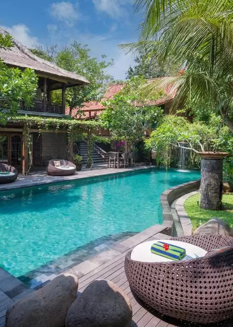 Book Villa Kapungkur Bali: Luxury 5 Bedroom Tropical Haven in Jimbaran — image 3