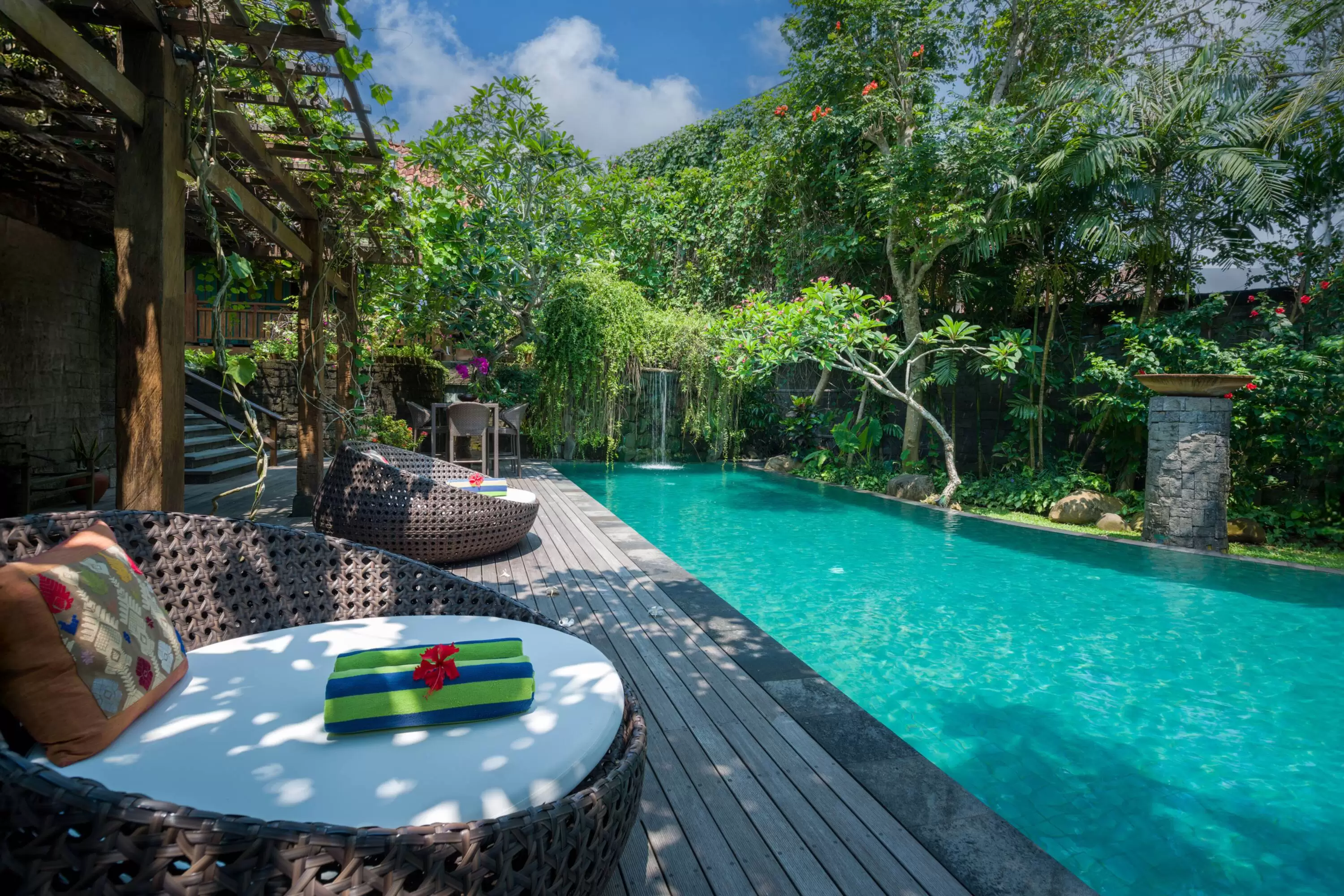 Book Villa Kapungkur Bali: Luxury 5 Bedroom Tropical Haven in Jimbaran — image 6