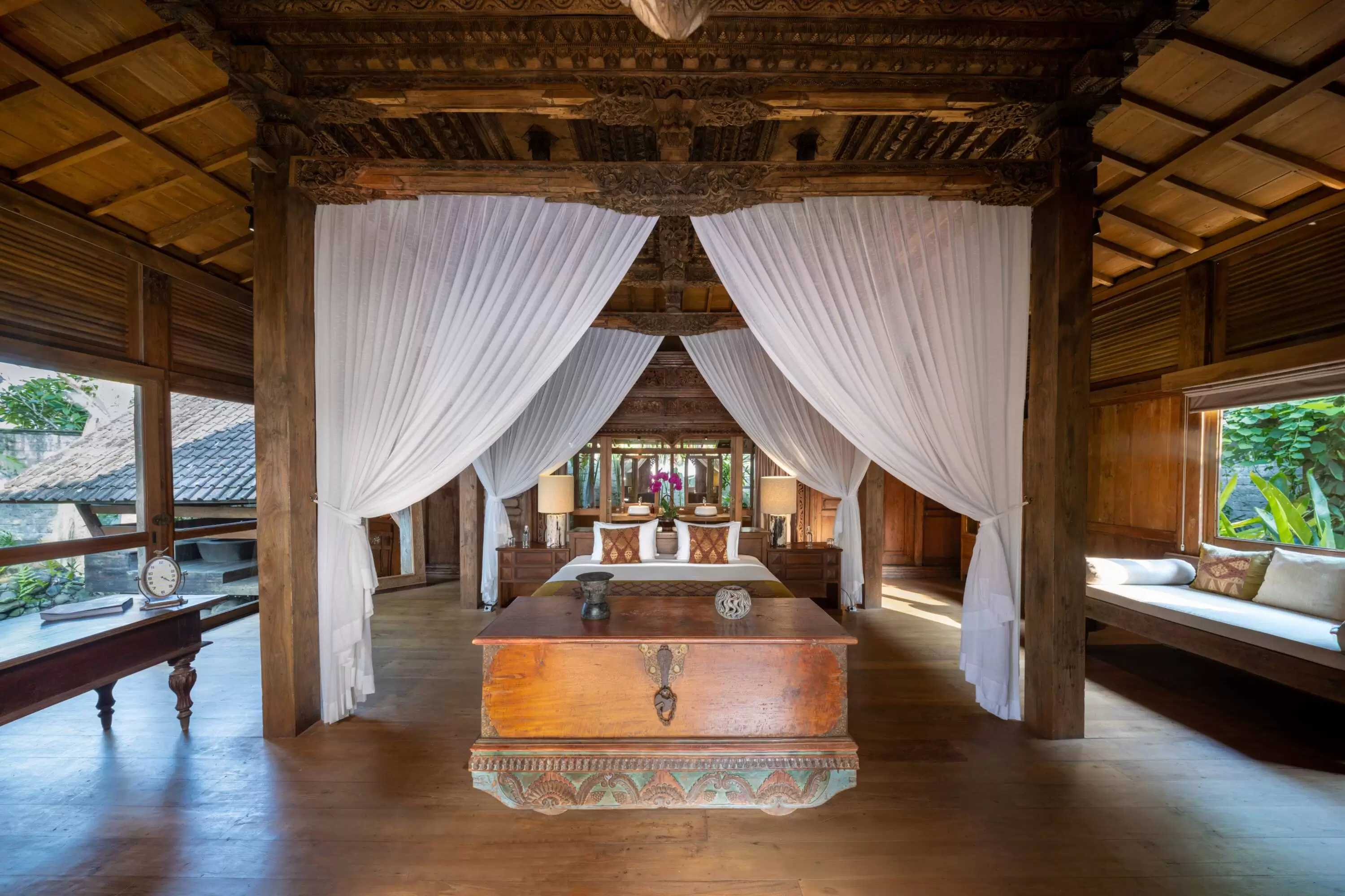 Book Villa Kapungkur Bali: Luxury 5 Bedroom Tropical Haven in Jimbaran — image 12