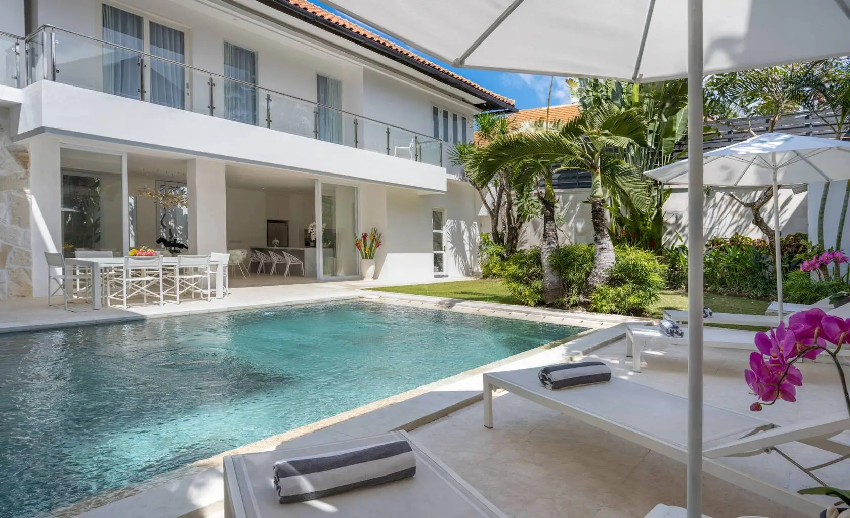Book Villa Manis Cantik Bali: 4 Bedroom Luxury Villa in Seminyak
