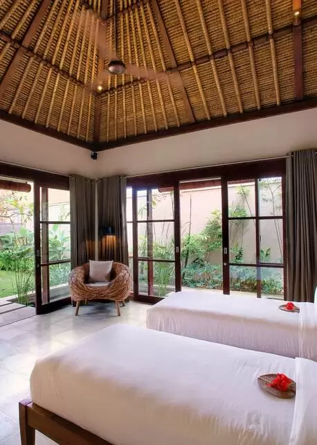 Book Villa Melissa Bali: Beachfront Villa with Tennis Court in Canggu — image 3