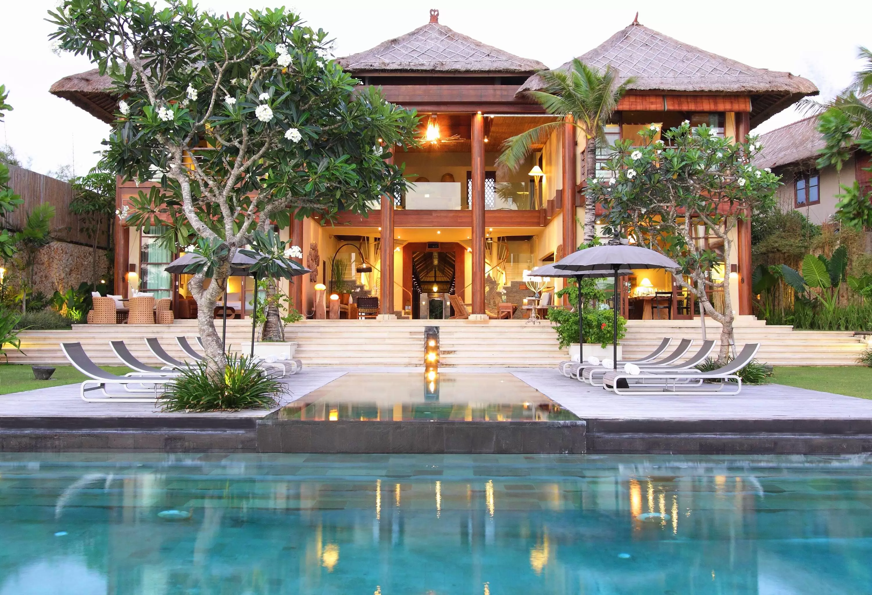 Book Villa Melissa Bali: Beachfront Villa with Tennis Court in Canggu — image 6